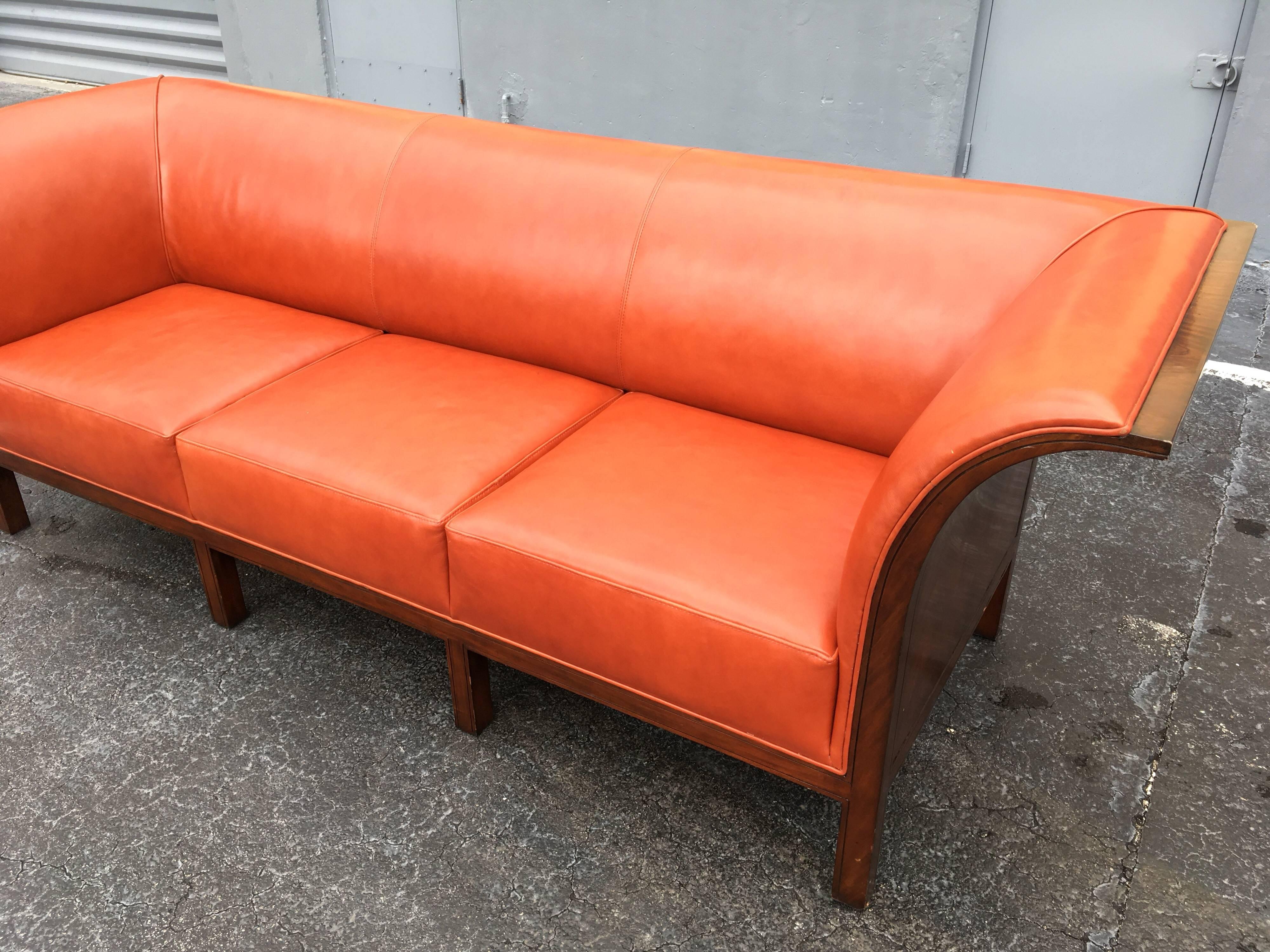 American Beautiful Leather and Mahogany Sofa in the Style of Frits Henningsen For Sale