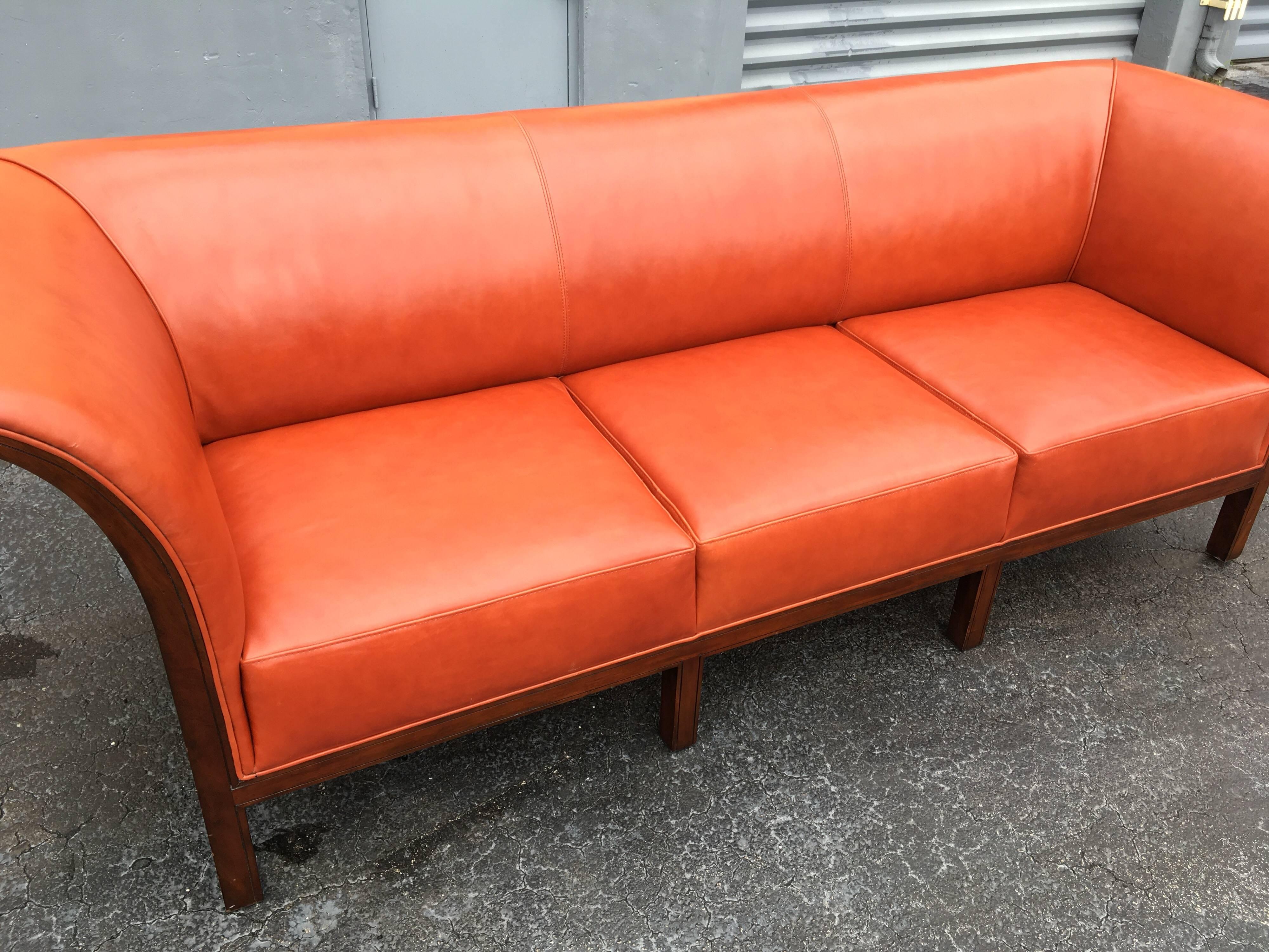 Beautiful Leather and Mahogany Sofa in the Style of Frits Henningsen For Sale 1
