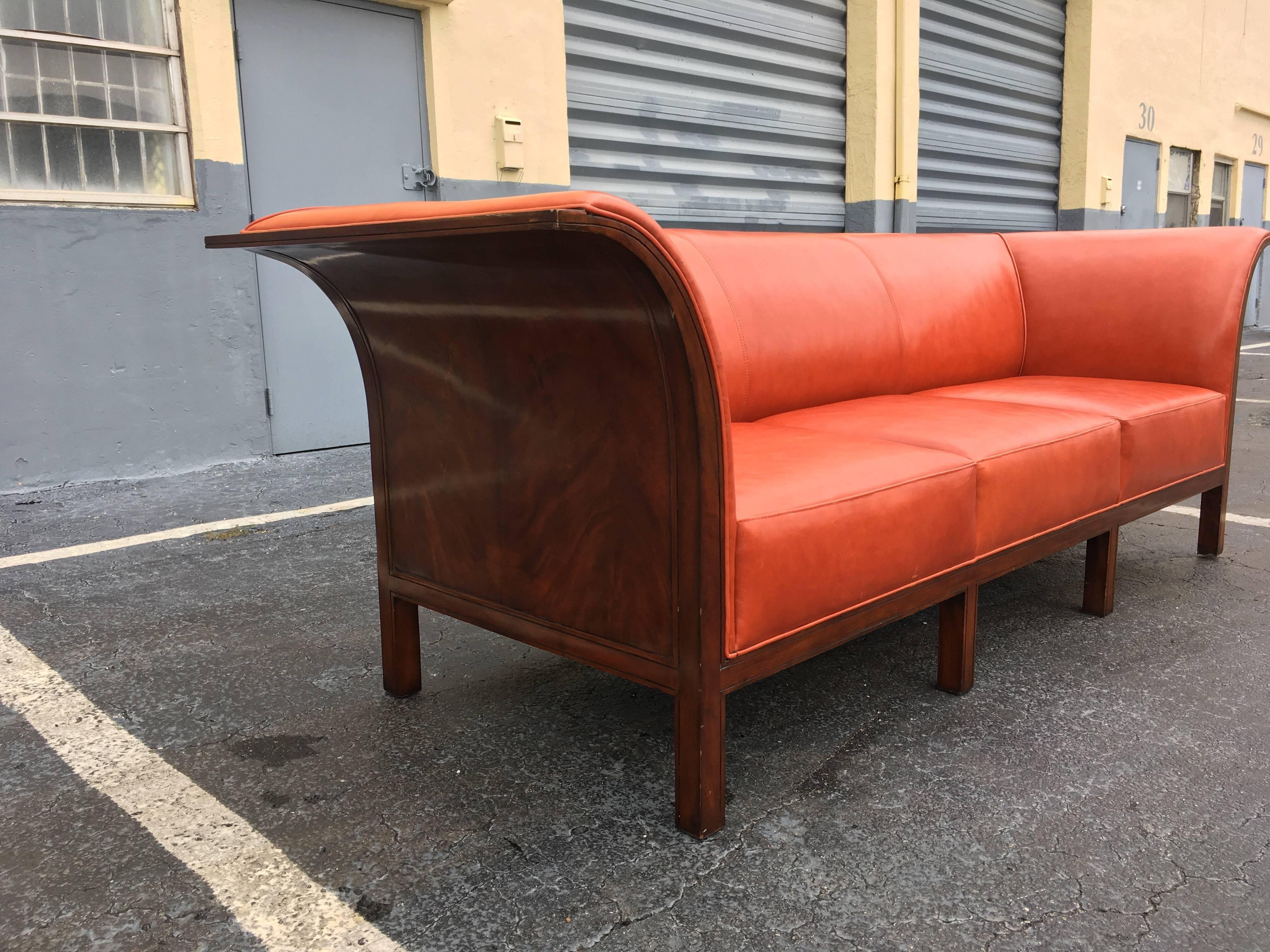 Beautiful Leather and Mahogany Sofa in the Style of Frits Henningsen For Sale 3