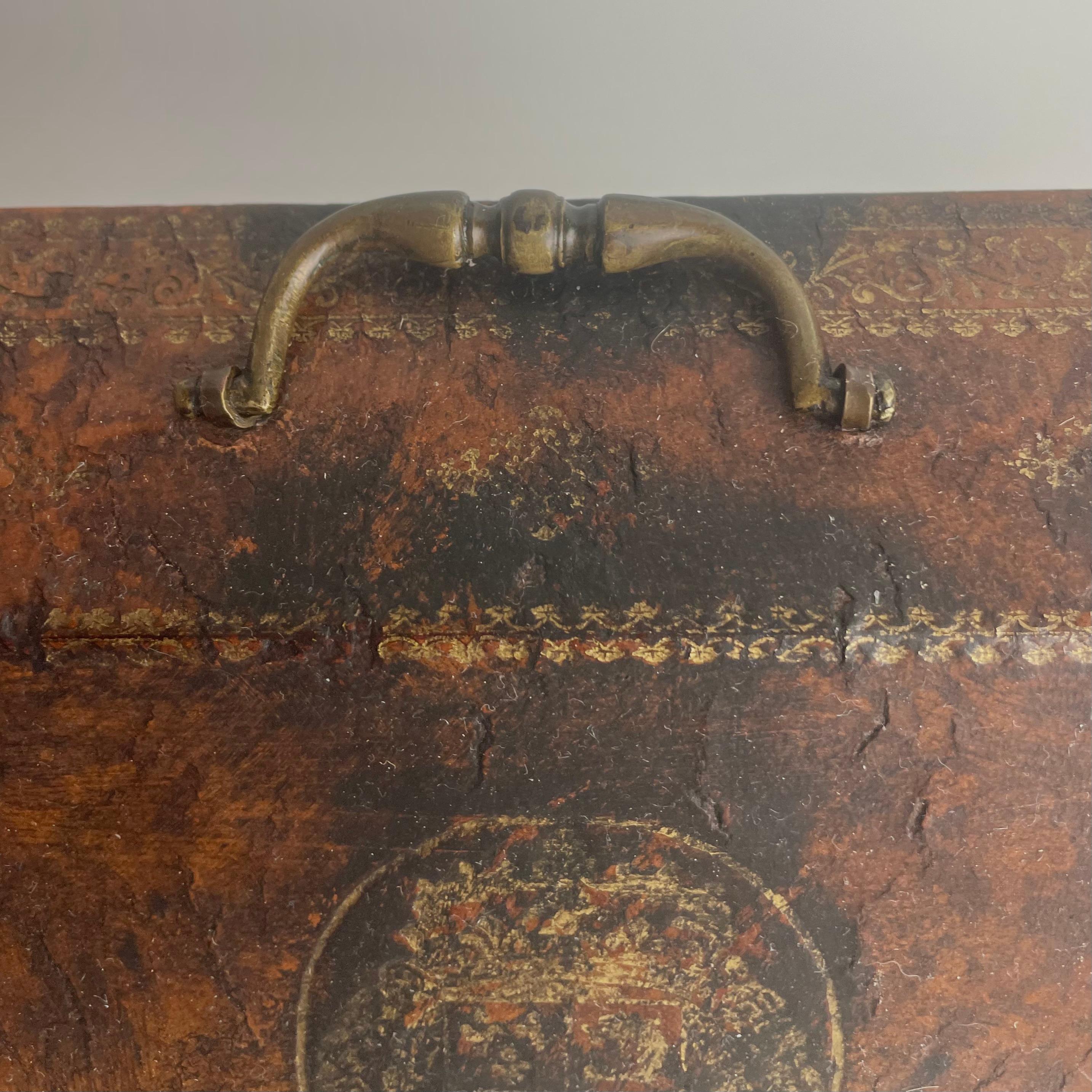 Beautiful Leather Letter Holder with gilded details and coat of arms. 8