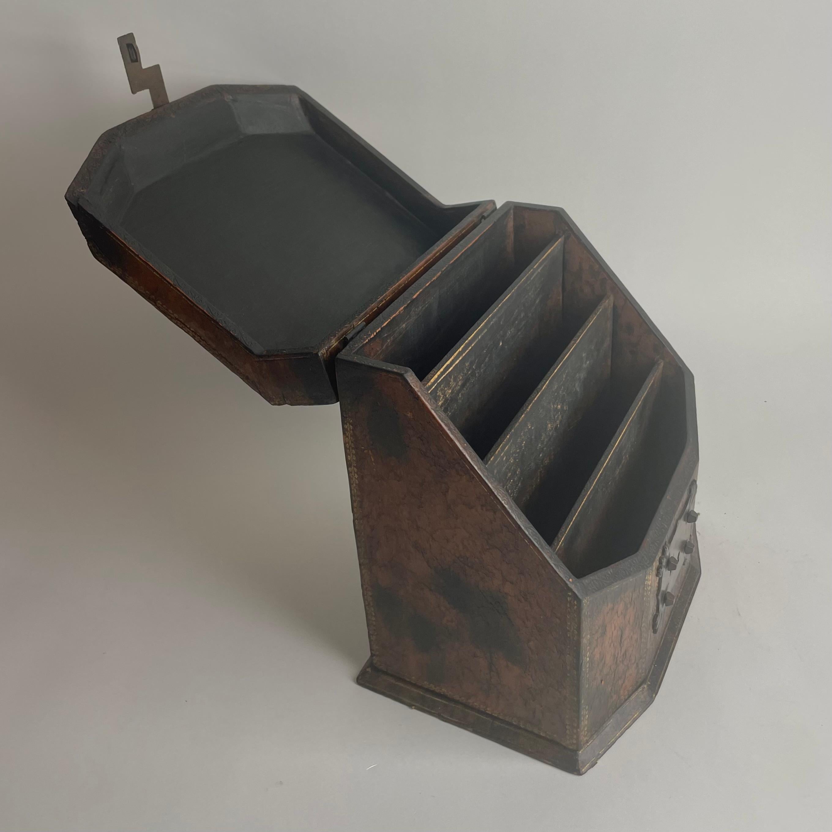 Beautiful Leather Letter Holder with gilded details and coat of arms. 3