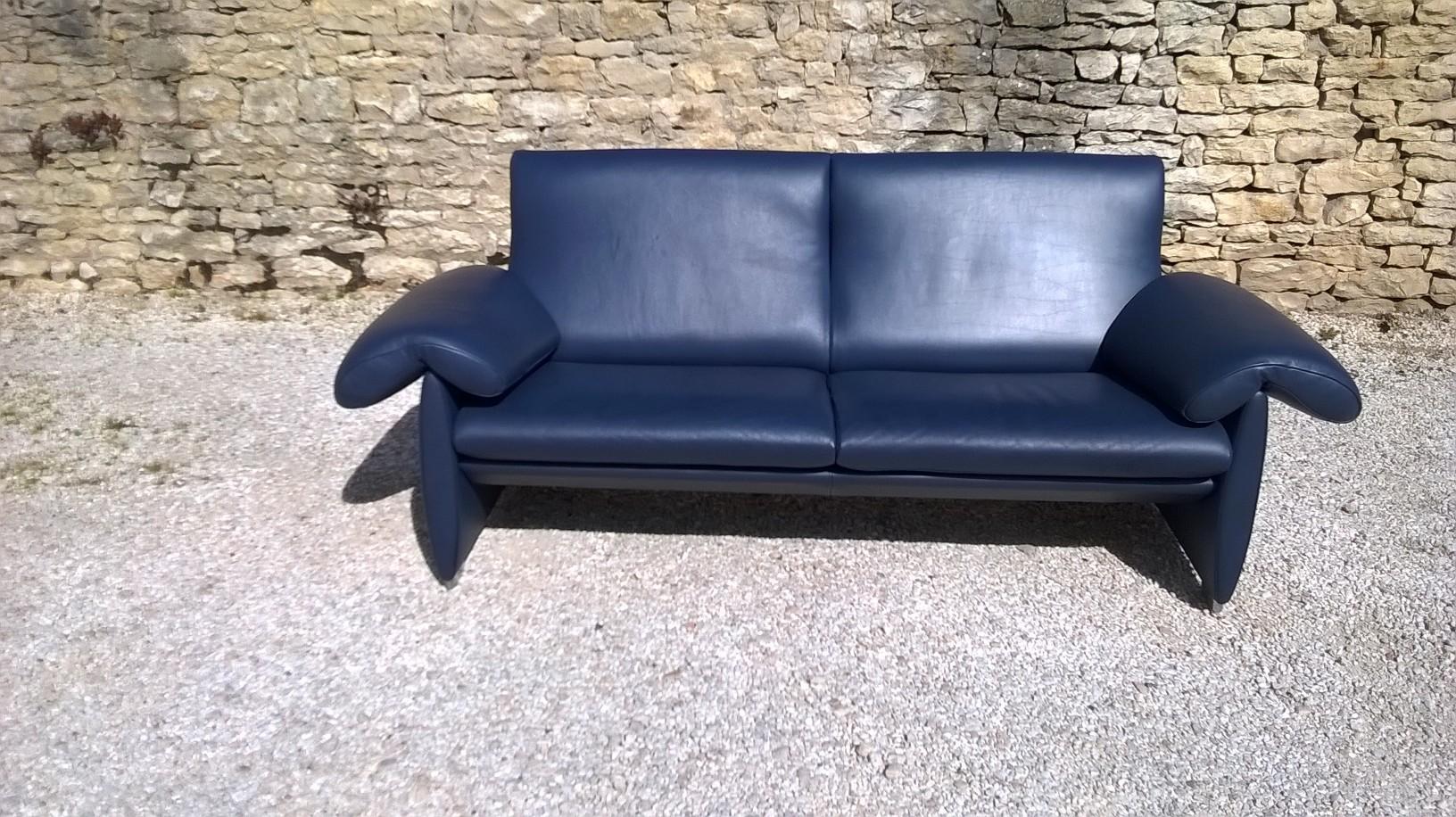 Beautiful leather sofa De Sede DS10/02 
Blue leather
Excellent condition
circa 2000
207cm x 85cm x 83cm high approx. 
Seat height 42cm approx.
1600 Euros (value 5500).
 
