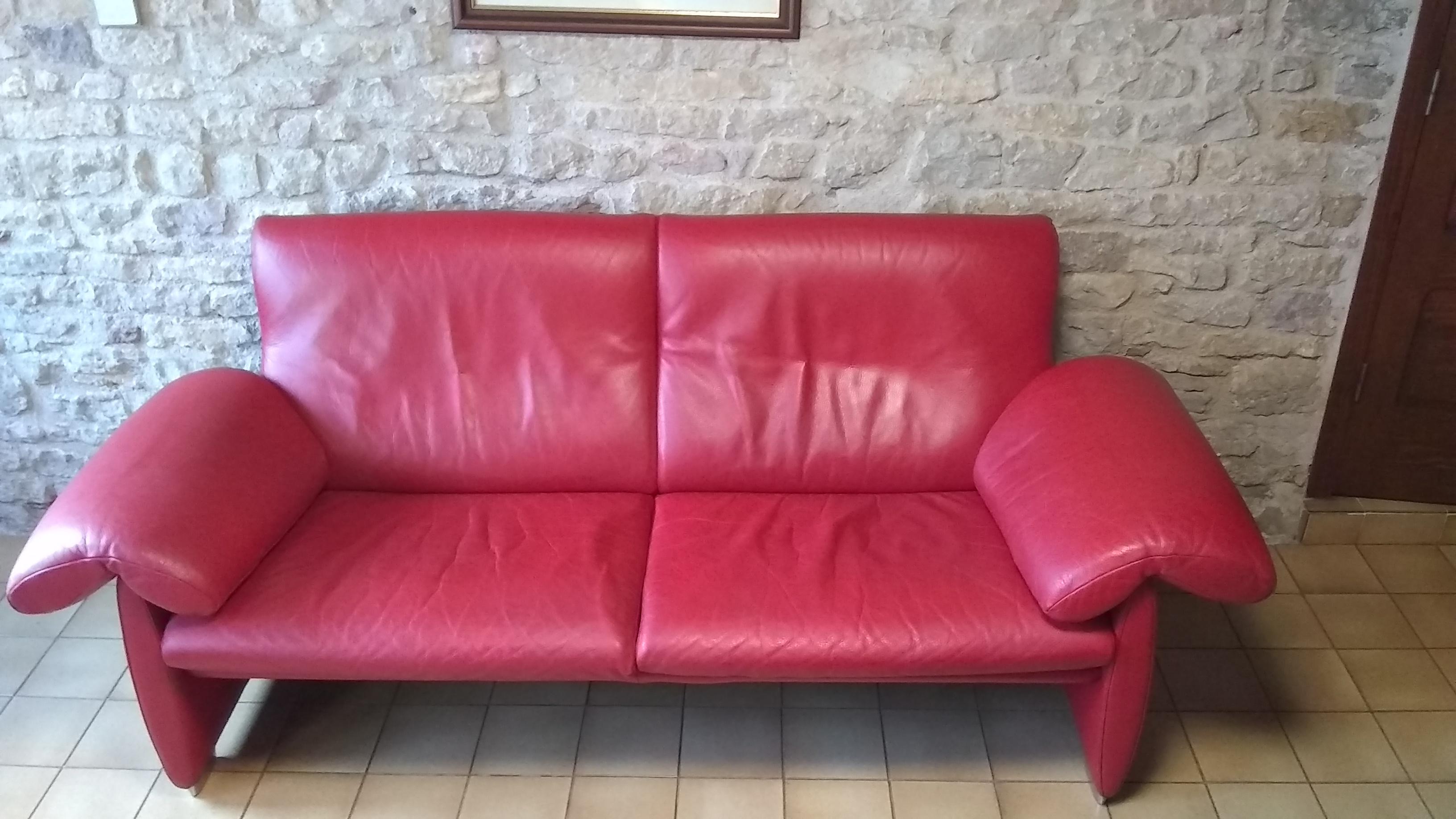 Beautiful leather sofa De Sede DS10/02
Black leather
Excellent condition
circa 2000
Measures: 207cm x 85cm x 83cm high approx.
Seat height 42cm approx.
1200 Euros (value 5500).
  