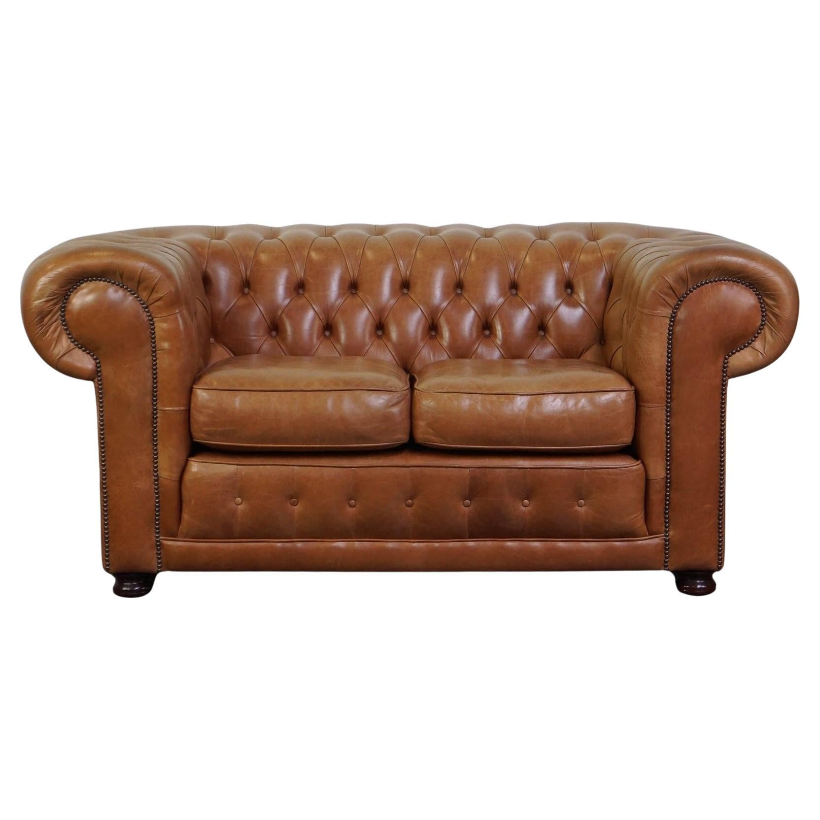 Beautiful Light Brown/Cream-Colored English Leather Chesterfield 2-Seater Sofa For Sale