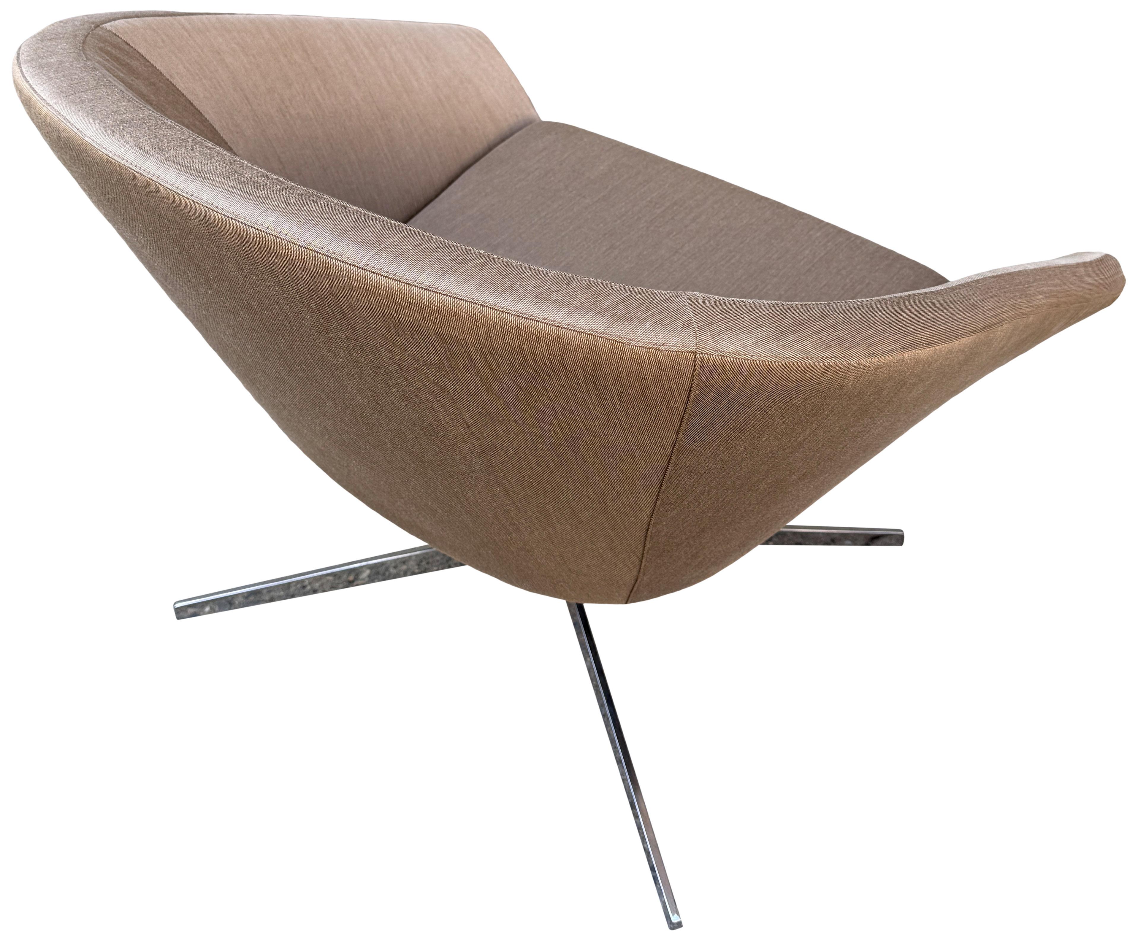 Beautiful Light Brown Remy Lounge Chair for Bernhardt In Good Condition For Sale In BROOKLYN, NY