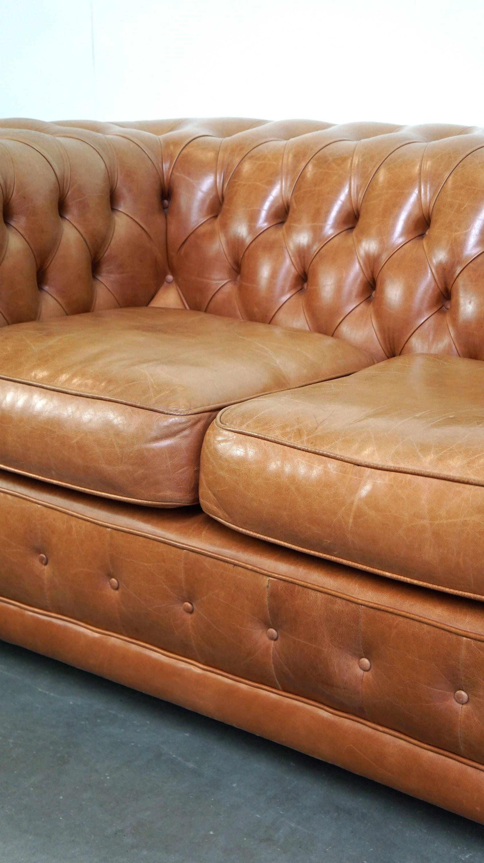 Schöner hellbrauner Springvale English Cowhide Leder Chesterfield 2-Sitzer (20. Jahrhundert) im Angebot