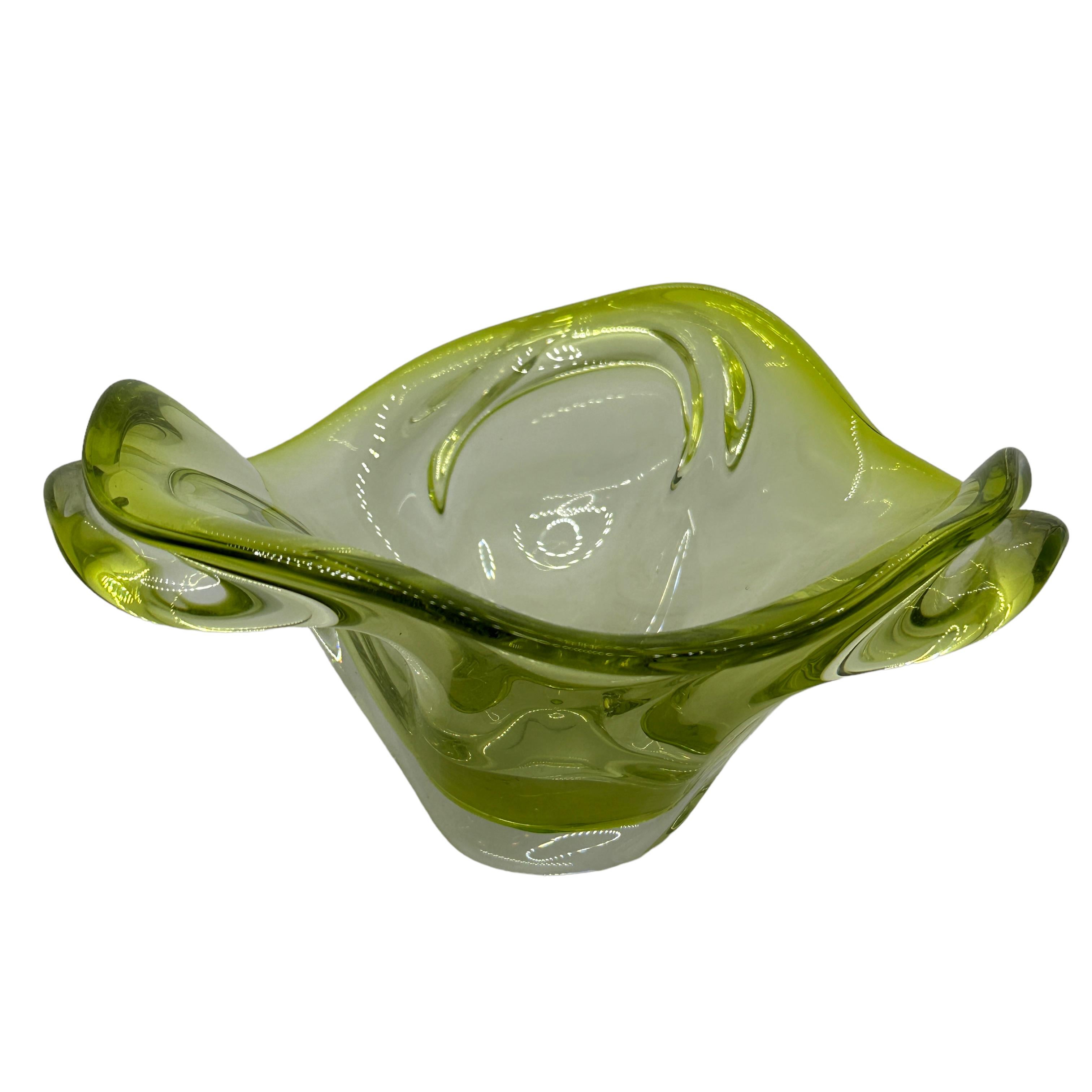 Italian Beautiful Lime Green and Clear Murano Glass Bowl Catchall Vintage, Italy, 1970s For Sale