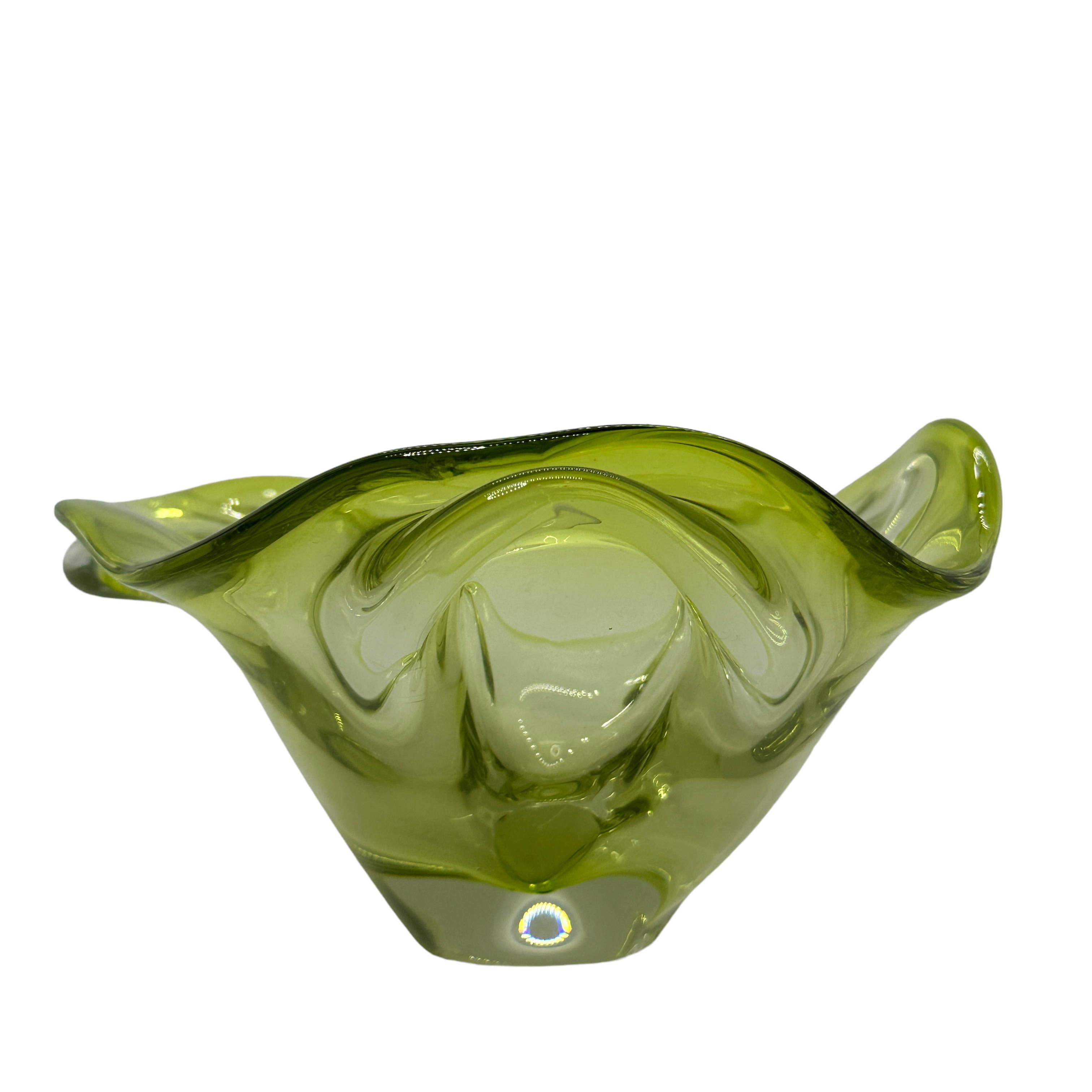 Hand-Crafted Beautiful Lime Green and Clear Murano Glass Bowl Catchall Vintage, Italy, 1970s For Sale