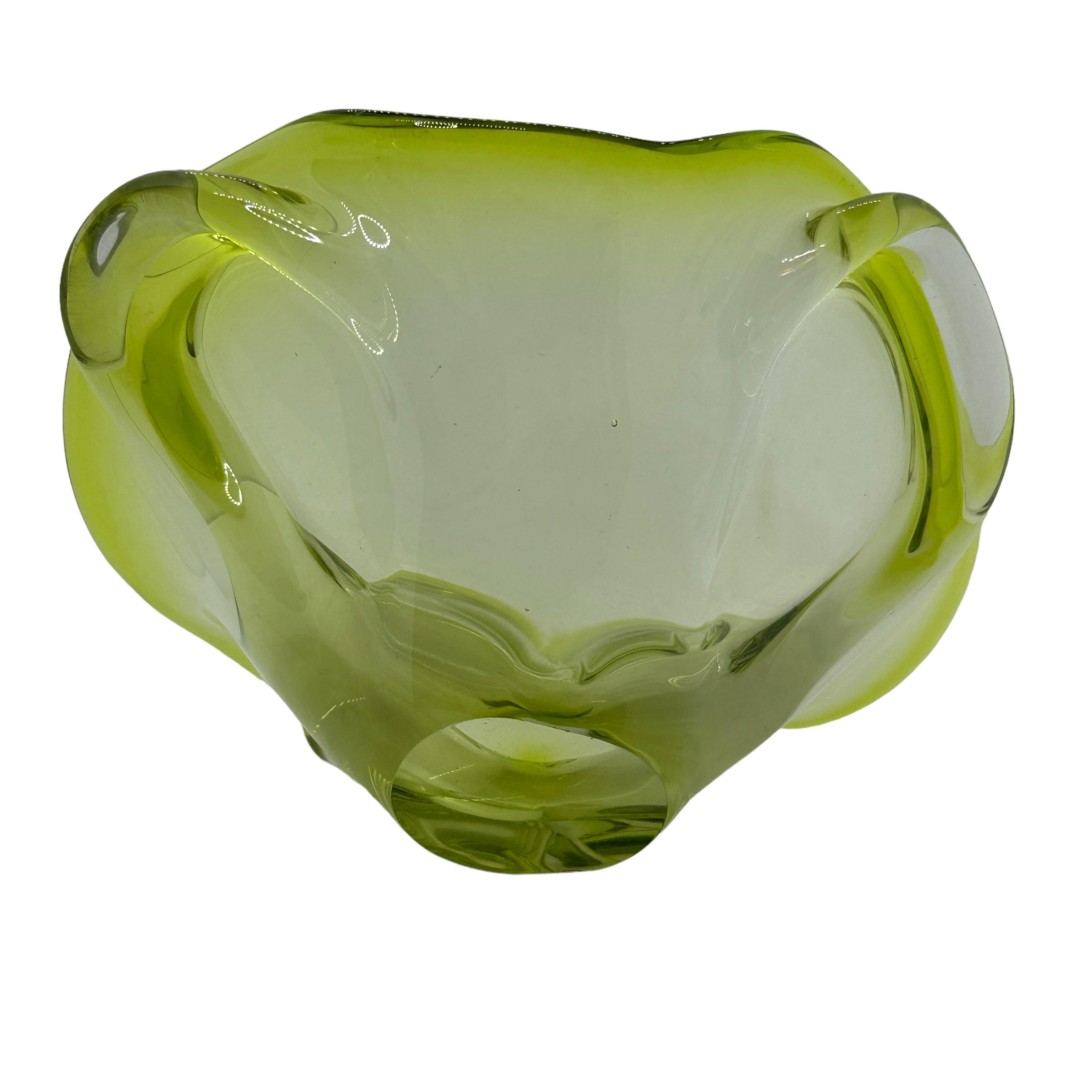Late 20th Century Beautiful Lime Green and Clear Murano Glass Bowl Catchall Vintage, Italy, 1970s For Sale