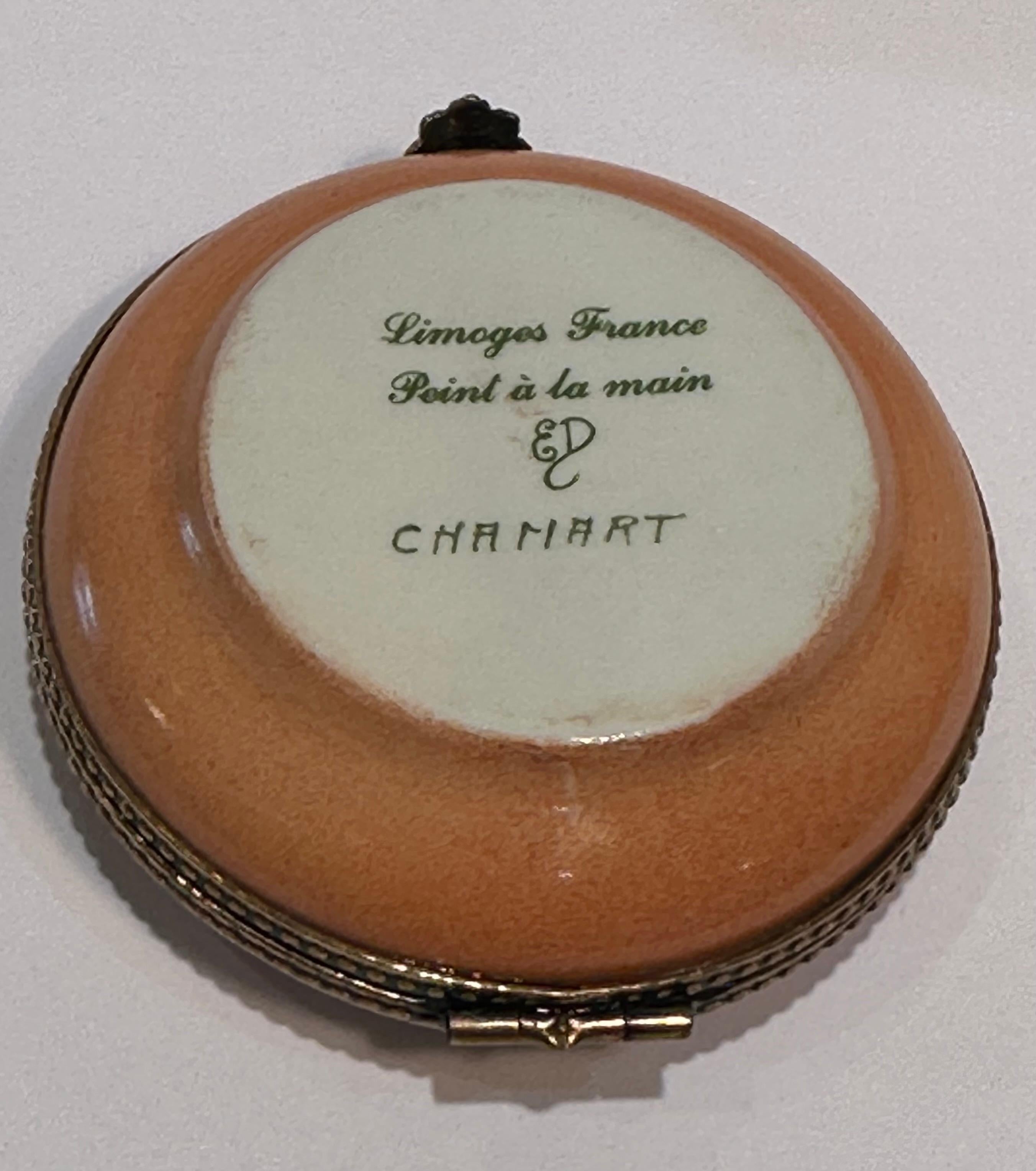 Schöne Limoges Frankreich Hand gemalt Porzellan kreisförmig geformt Trinket Box  (Handbemalt) im Angebot