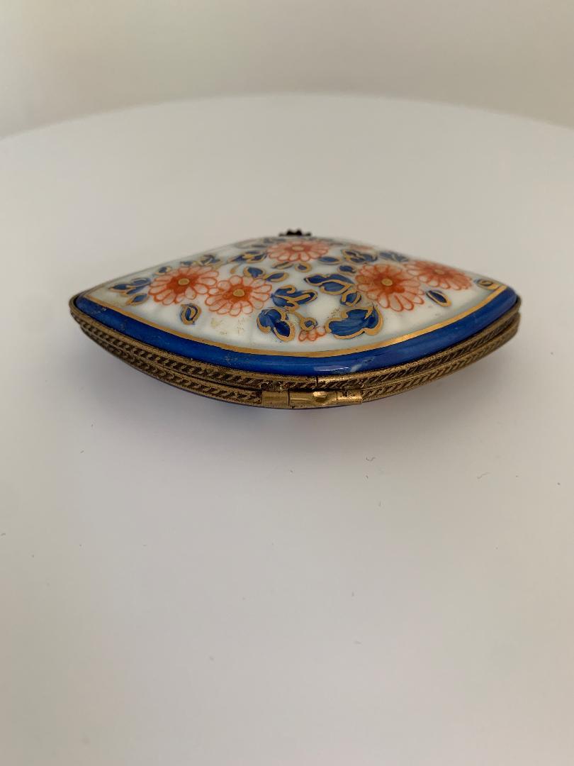 French Provincial Beautiful Limoges France Hand Painted Porcelain Fan Trinket Box For Sale