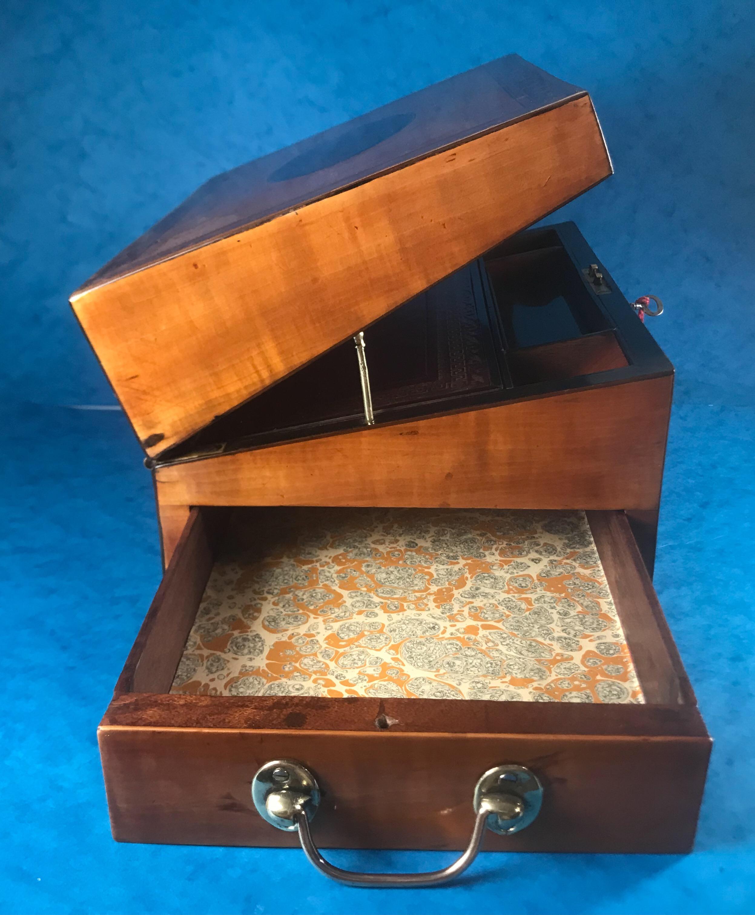 Beautiful Little 18th Century 1790 Sheraton Writing Slope For Sale 4