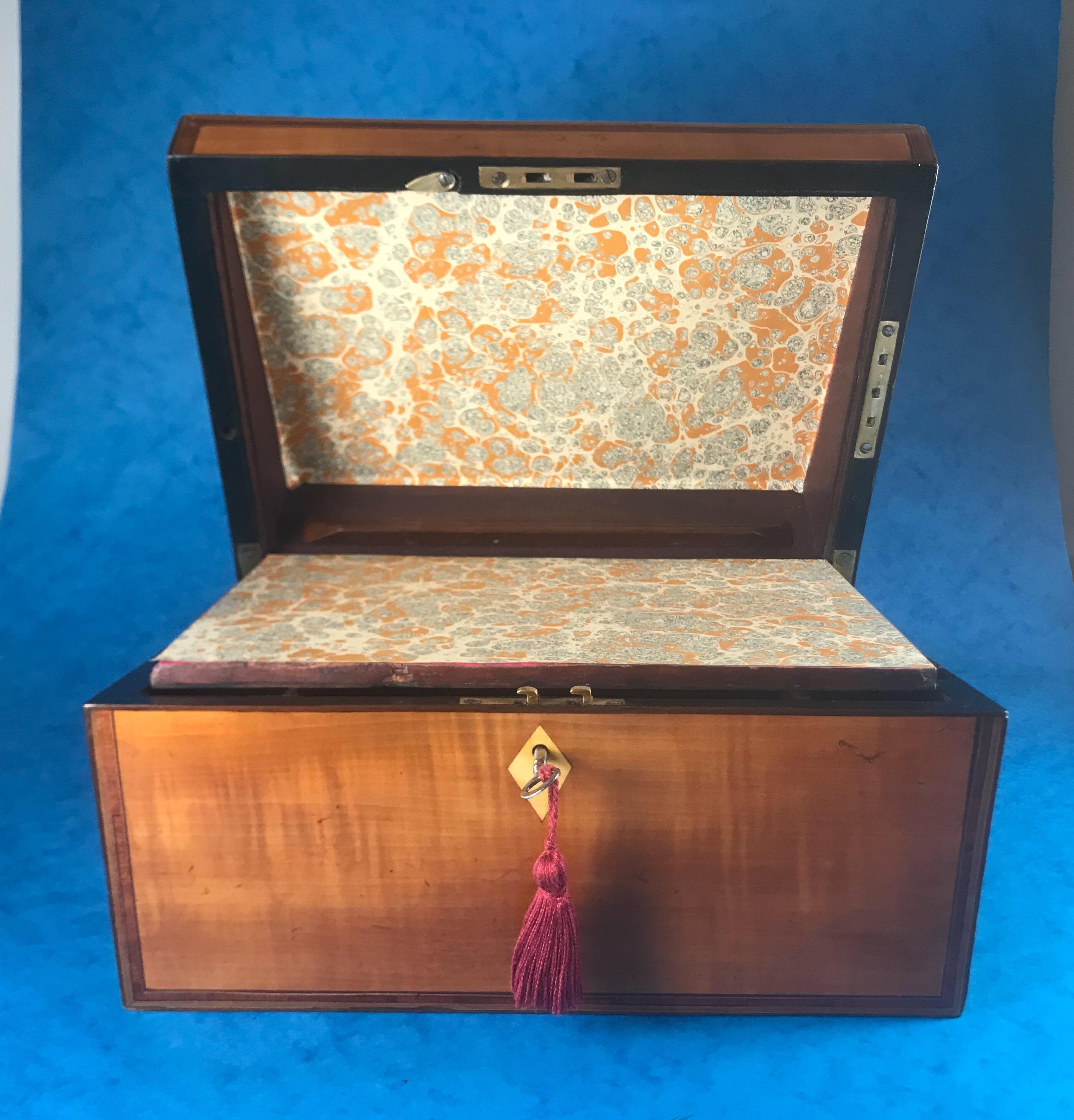 Beautiful Little 18th Century 1790 Sheraton Writing Slope For Sale 6