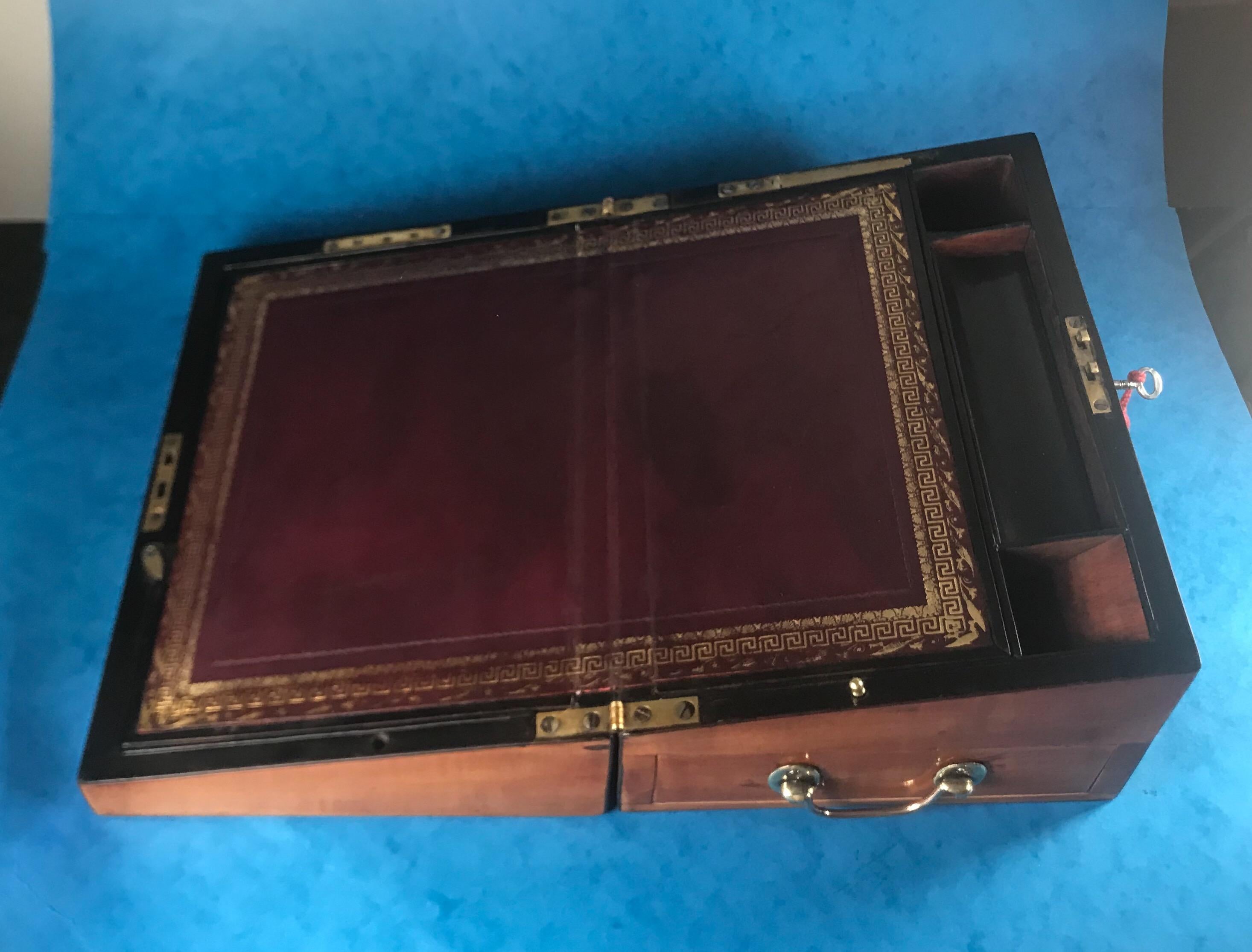Beautiful Little 18th Century 1790 Sheraton Writing Slope For Sale 7