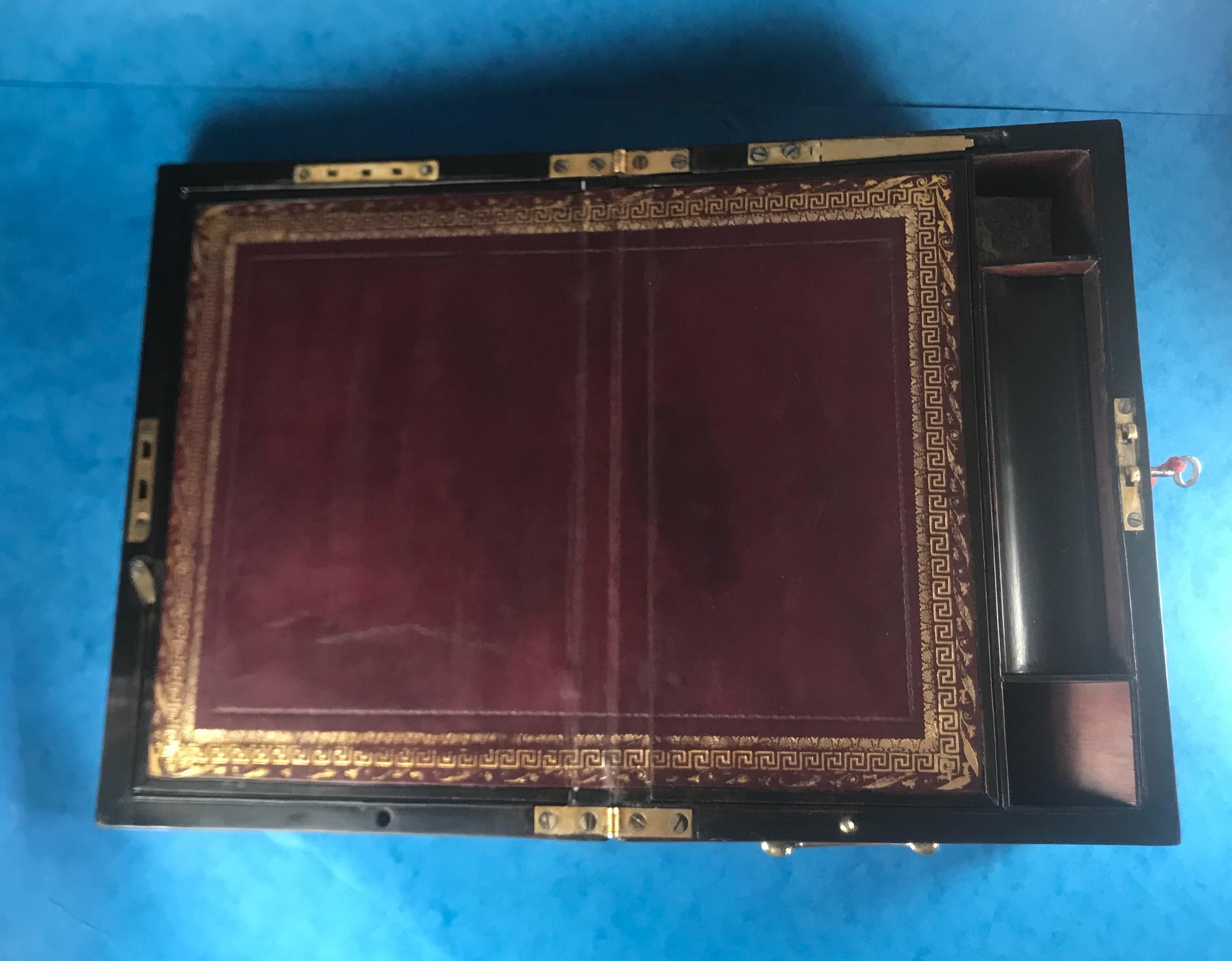 Beautiful Little 18th Century 1790 Sheraton Writing Slope For Sale 8