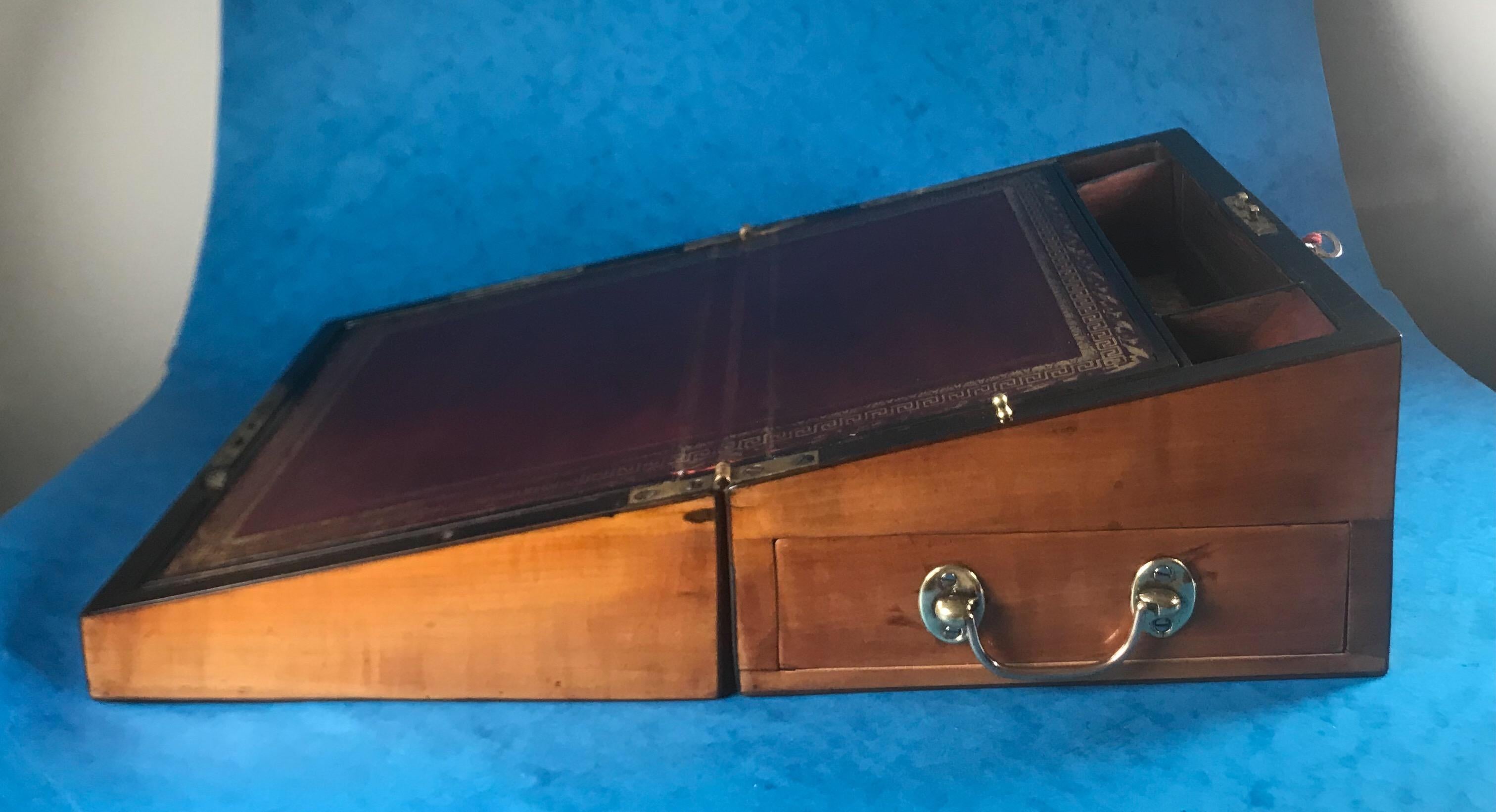 Beautiful Little 18th Century 1790 Sheraton Writing Slope For Sale 12