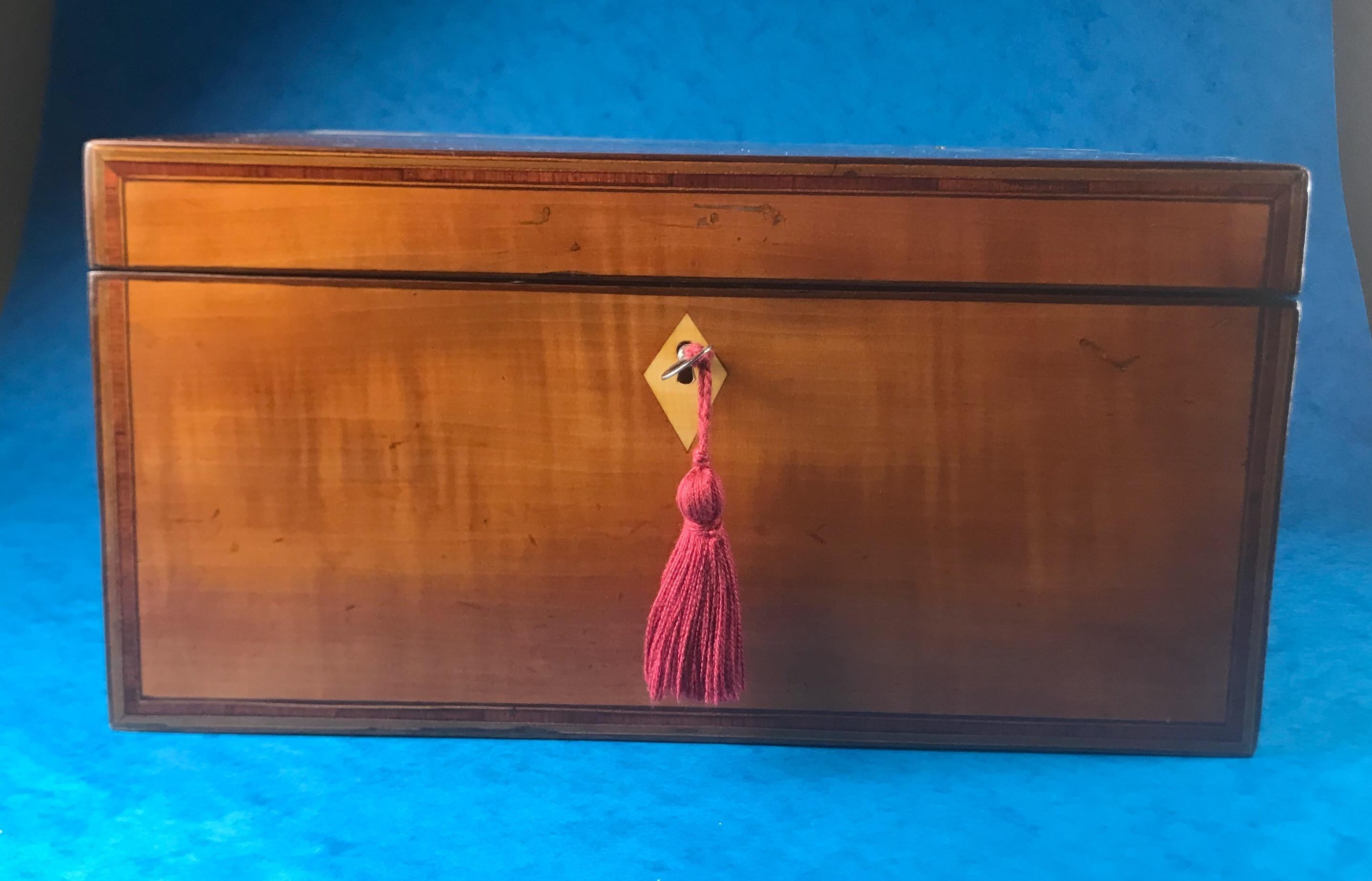 English Beautiful Little 18th Century 1790 Sheraton Writing Slope For Sale