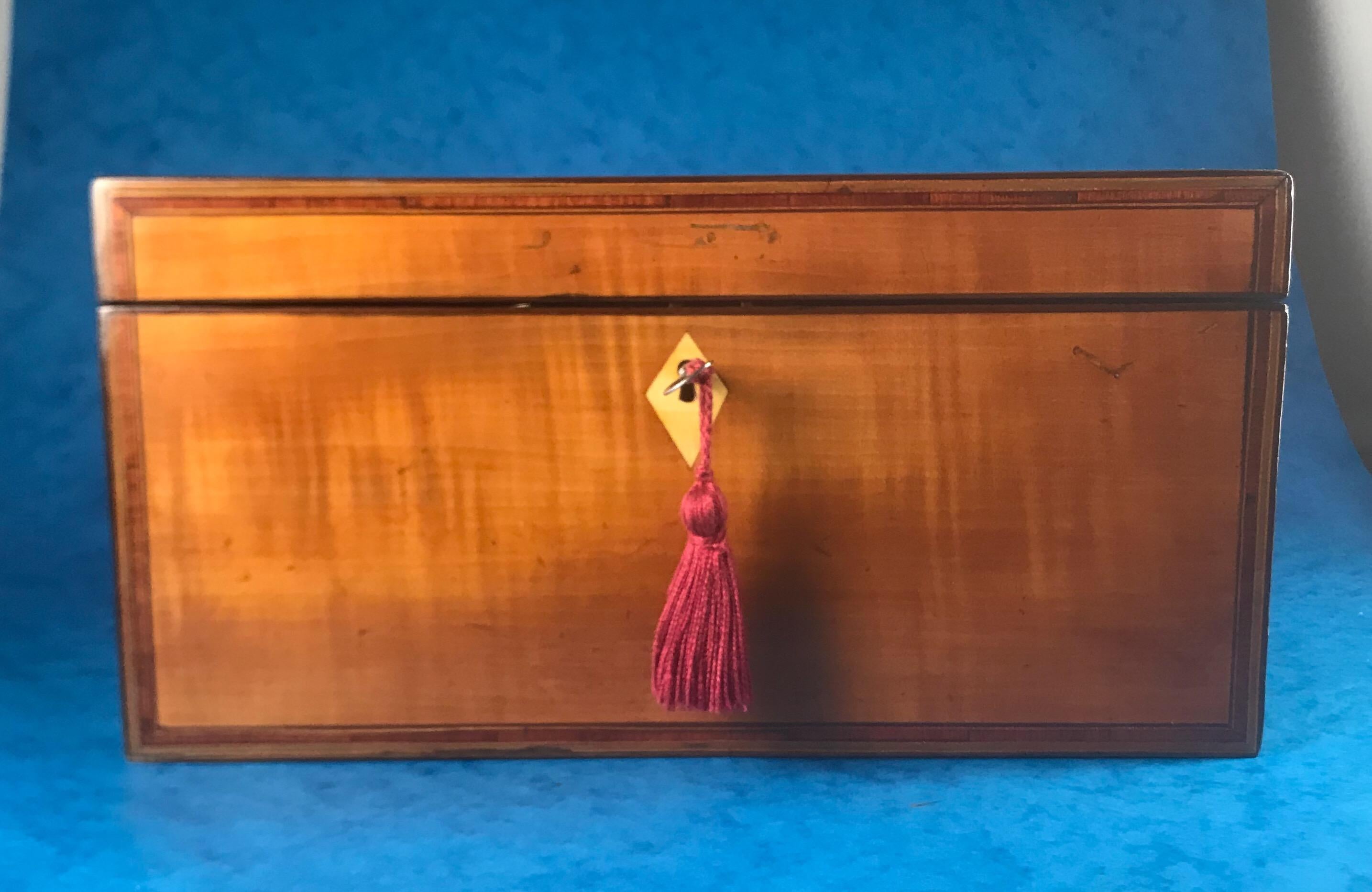 Other Beautiful Little 18th Century 1790 Sheraton Writing Slope For Sale