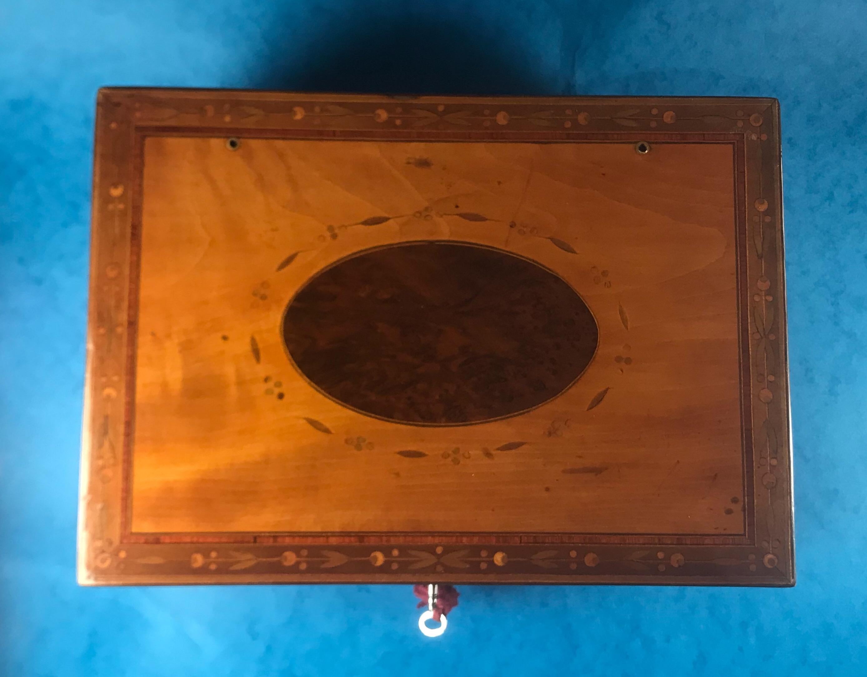 Satinwood Beautiful Little 18th Century 1790 Sheraton Writing Slope For Sale
