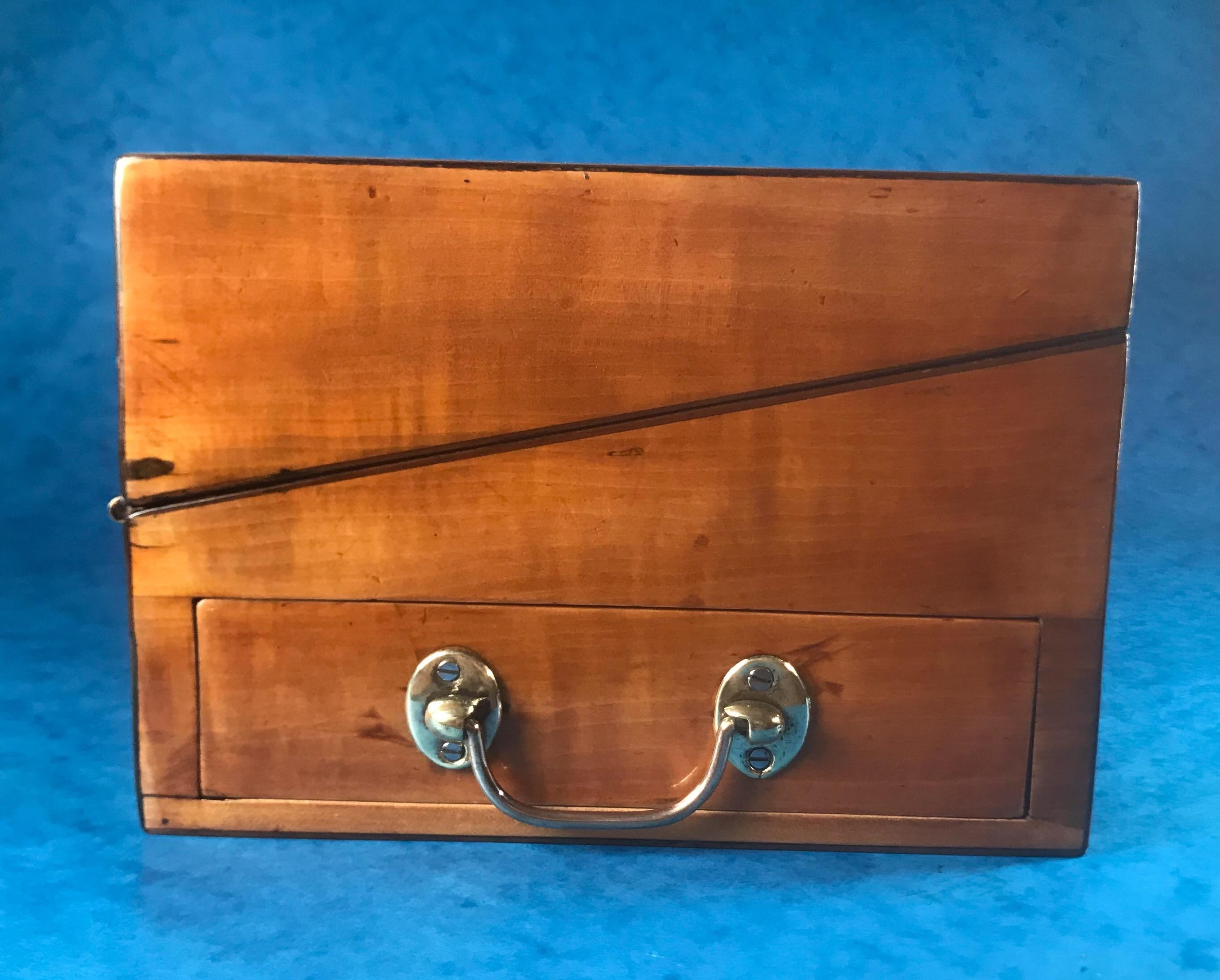 Beautiful Little 18th Century 1790 Sheraton Writing Slope For Sale 3
