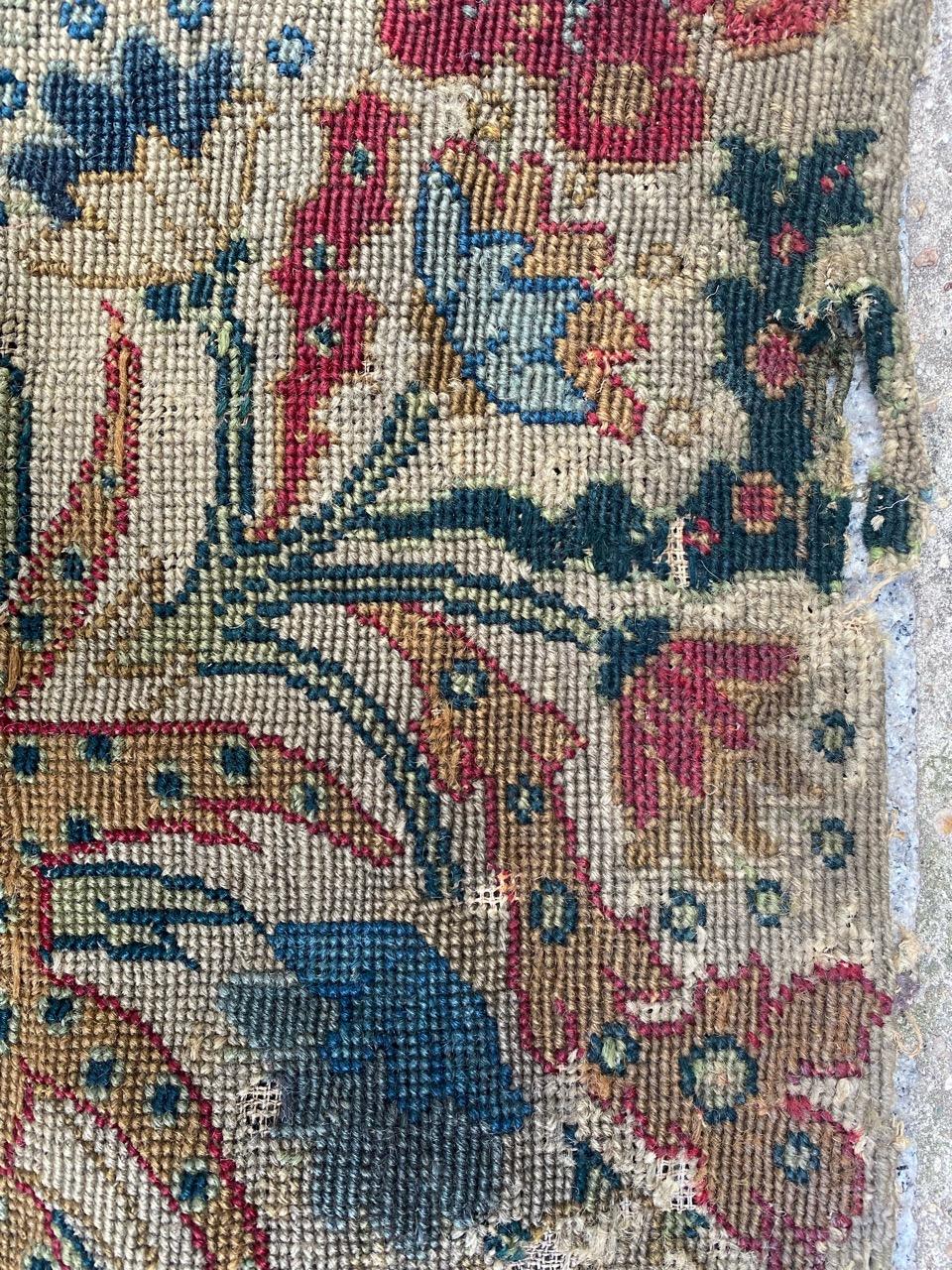 Bobyrug's Beautiful Little 18th Century Französisch Needlepoint Fragment Wandteppich (Wolle) im Angebot