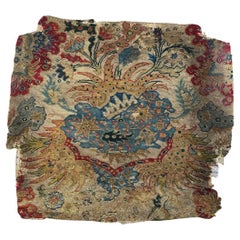 Pequeño y precioso tapiz francés del siglo XVIII con fragmentos de punto de aguja de Bobyrug