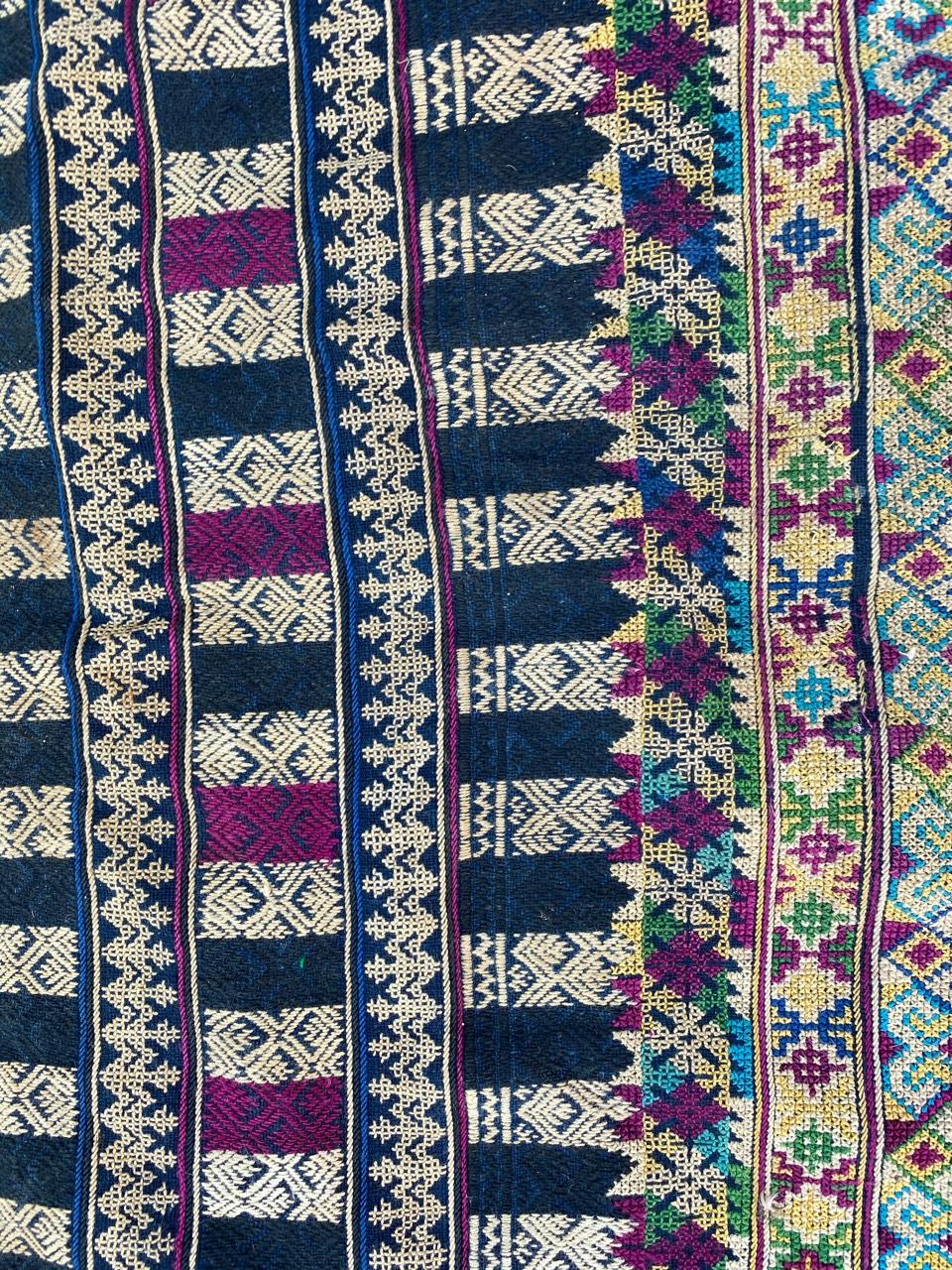Beautiful Little Antique Indonesian Embroidery In Good Condition For Sale In Saint Ouen, FR