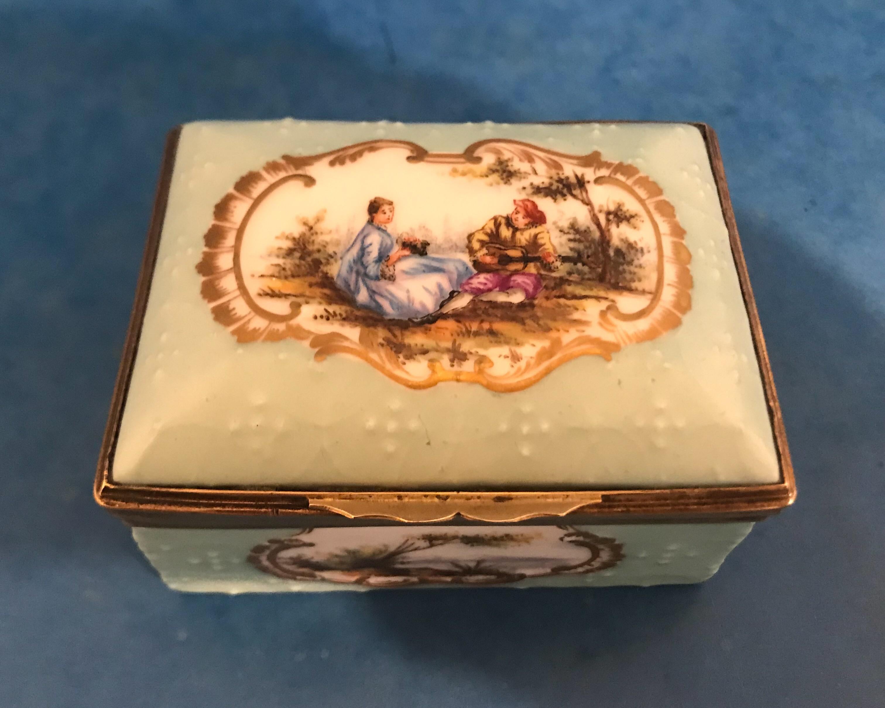 Beautiful Little French 1780 Painted Porcelain Box For Sale 9