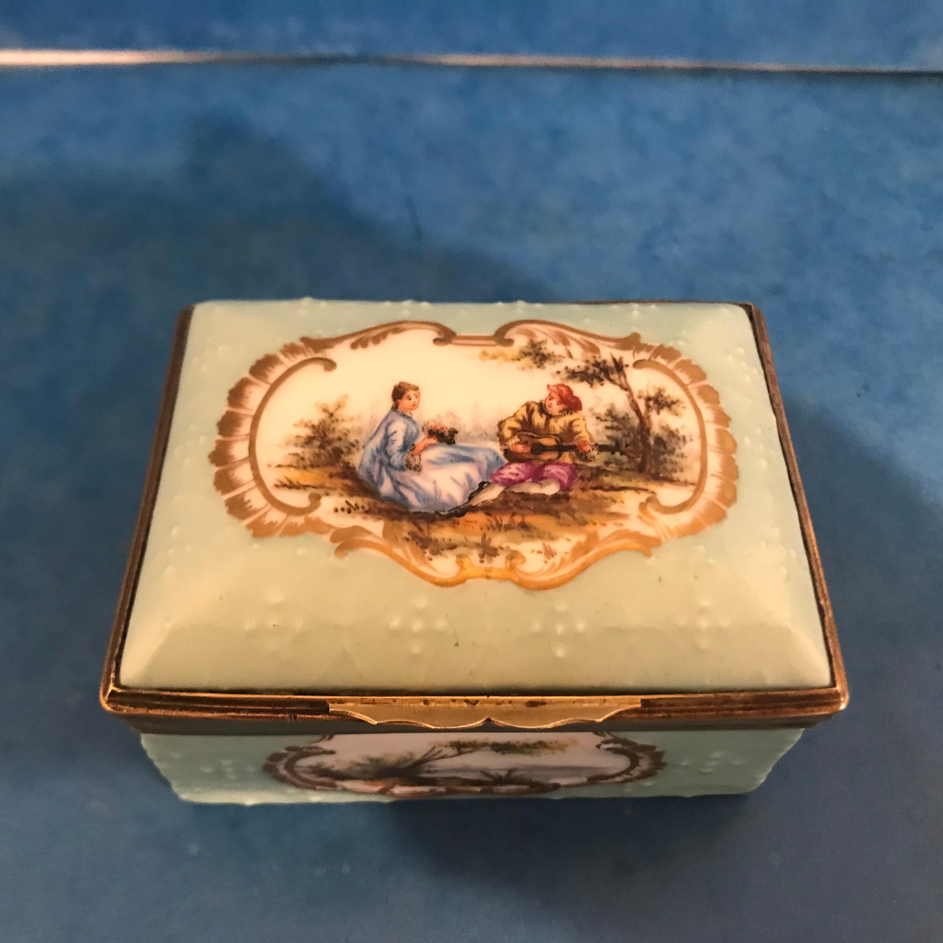 This is a beautiful little French 1780 painted porcelain box with gilt brass.
It measures 9 by 7 ad and stands 5cm high.
 