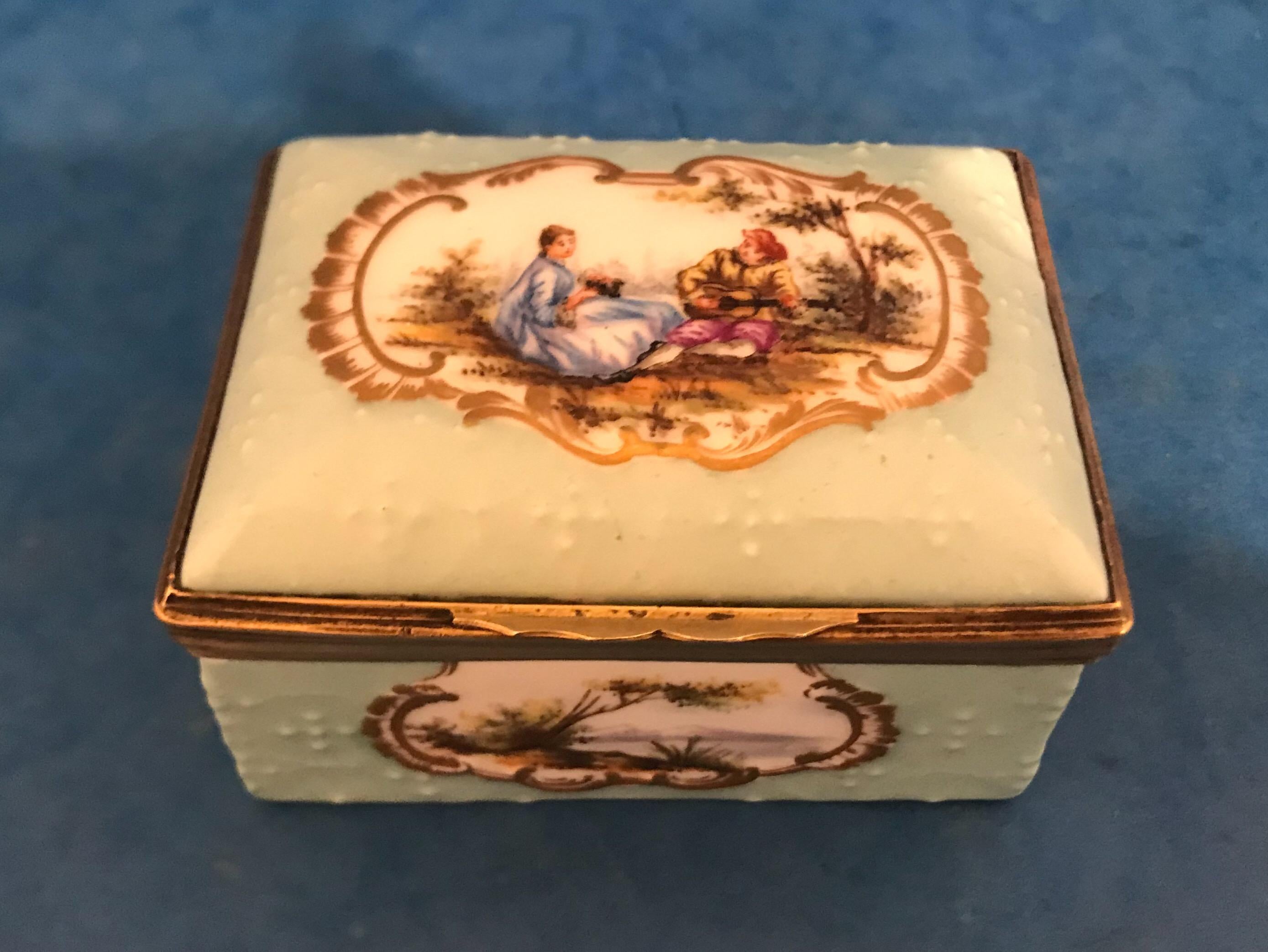 Beautiful Little French 1780 Painted Porcelain Box For Sale 2