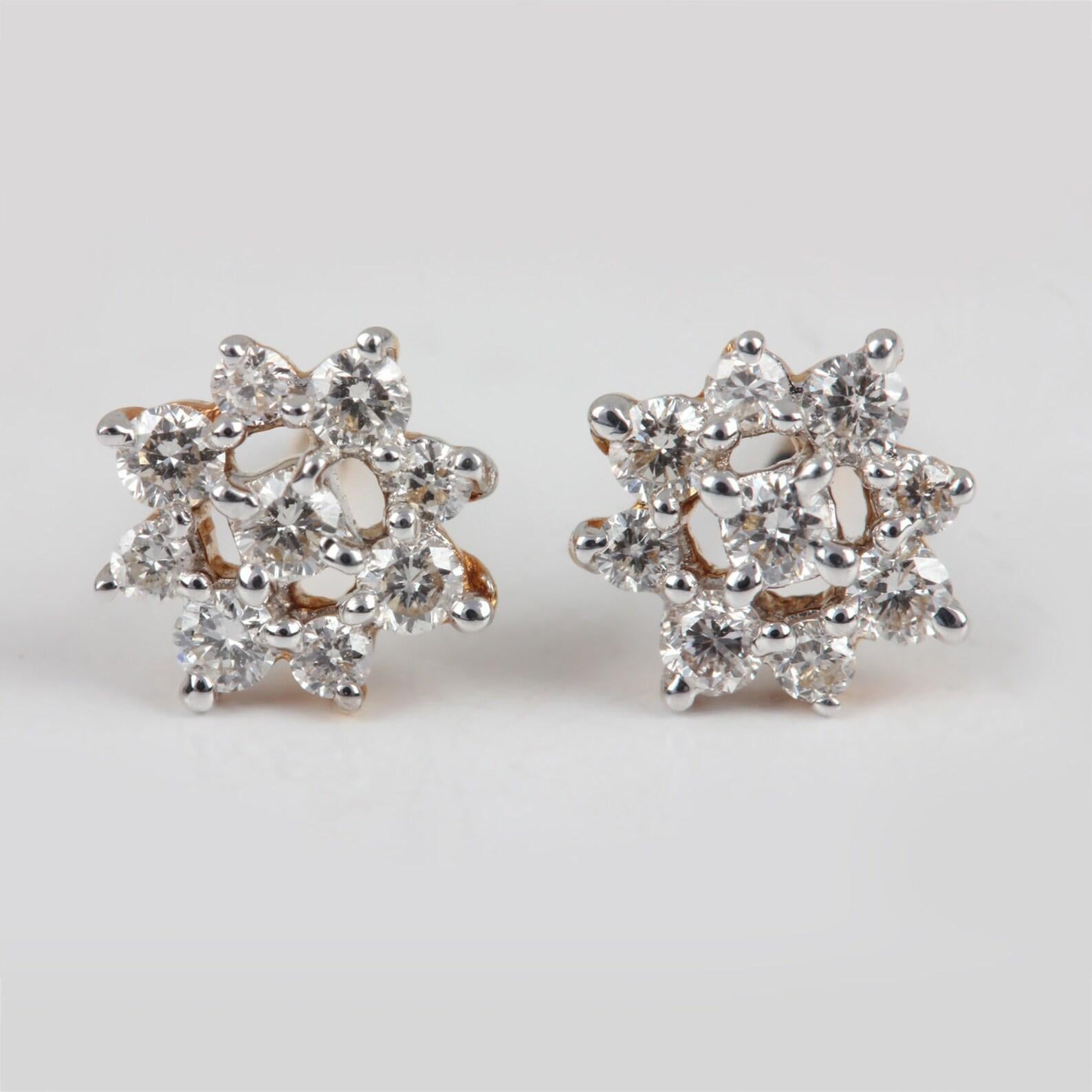 Bellissimi orecchini a perno in oro giallo 14k con diamanti naturali per donna. 

Chiusura: a vite

Lunghezza: 6 millimetri

Larghezza: 6 millimetri

Oro giallo 14k Peso: 0,89 grammi

Peso del diamante: 0,24 carati

Dimensioni dell'articolo: 6 x 6
