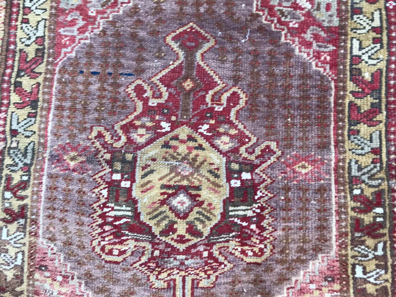Bobyrug’s Beautiful Little Turkish Yastik Rug In Good Condition For Sale In Saint Ouen, FR