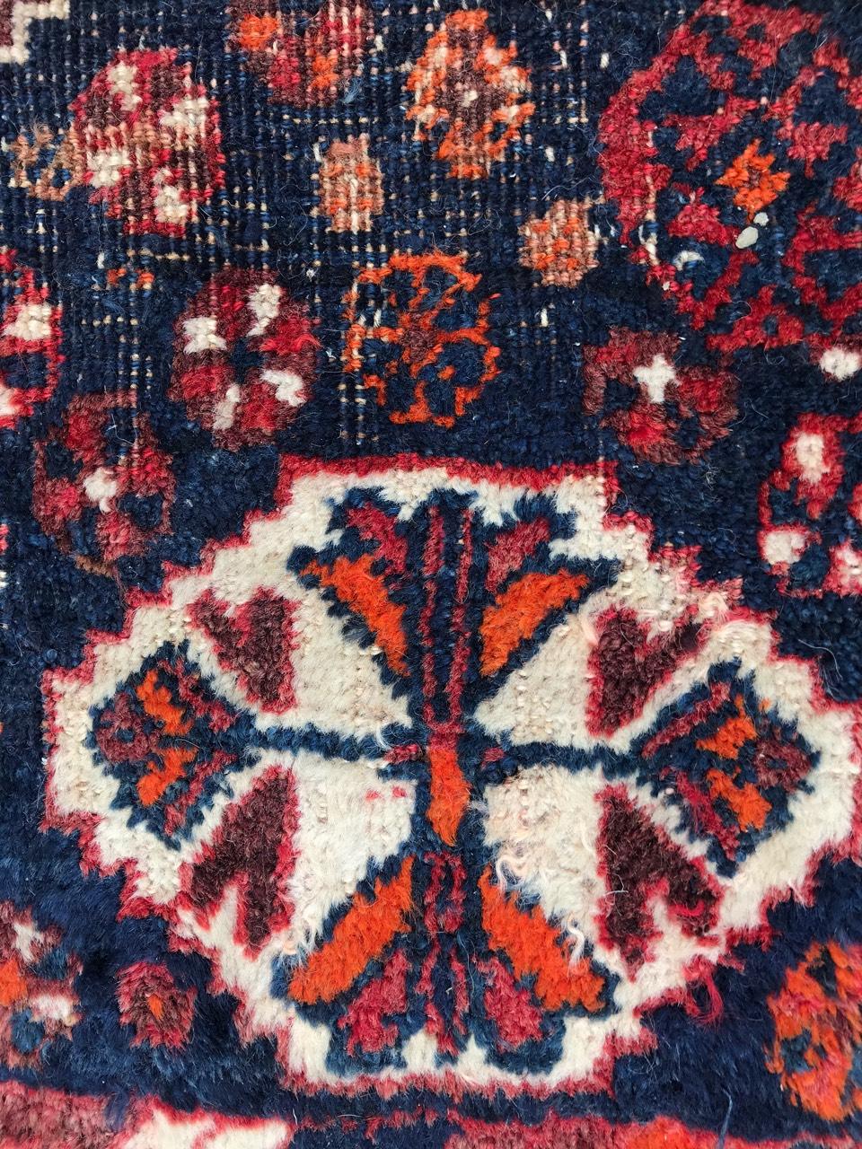 Bobyrug’s Beautiful Little Vintage Shiraz Rug For Sale 3