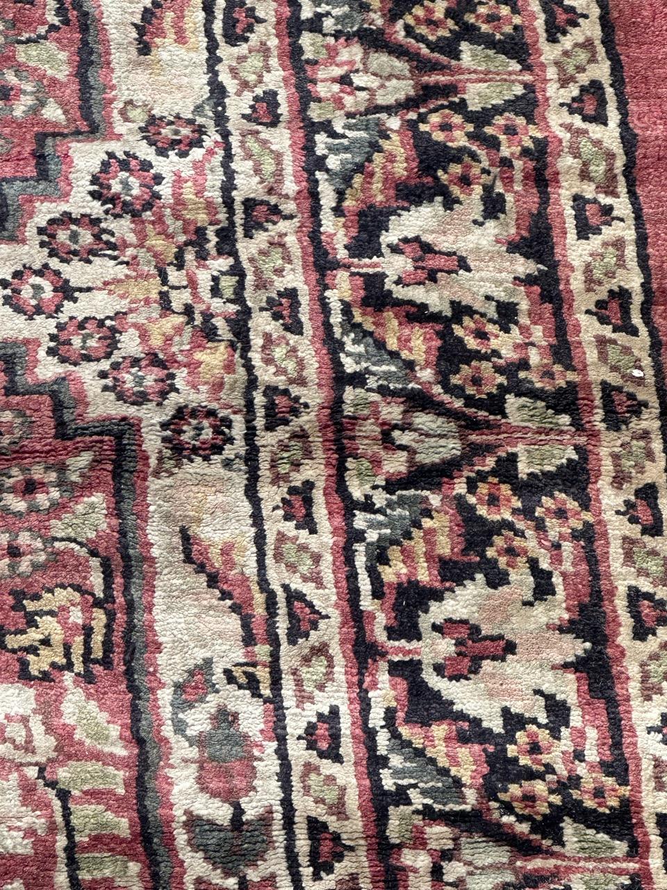 Le beau petit tapis pakistanais vintage en soie de Bobyrug  en vente 4