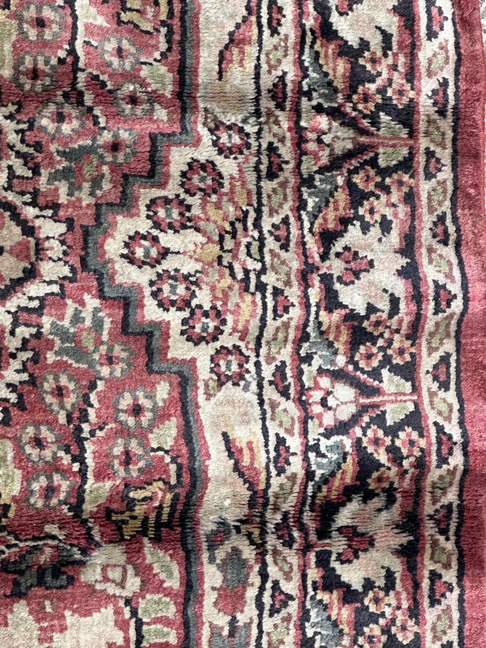Bobyrug’s Beautiful little vintage silk Pakistani rug  In Good Condition For Sale In Saint Ouen, FR
