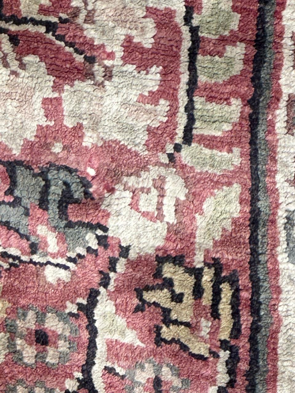 Le beau petit tapis pakistanais vintage en soie de Bobyrug  en vente 1