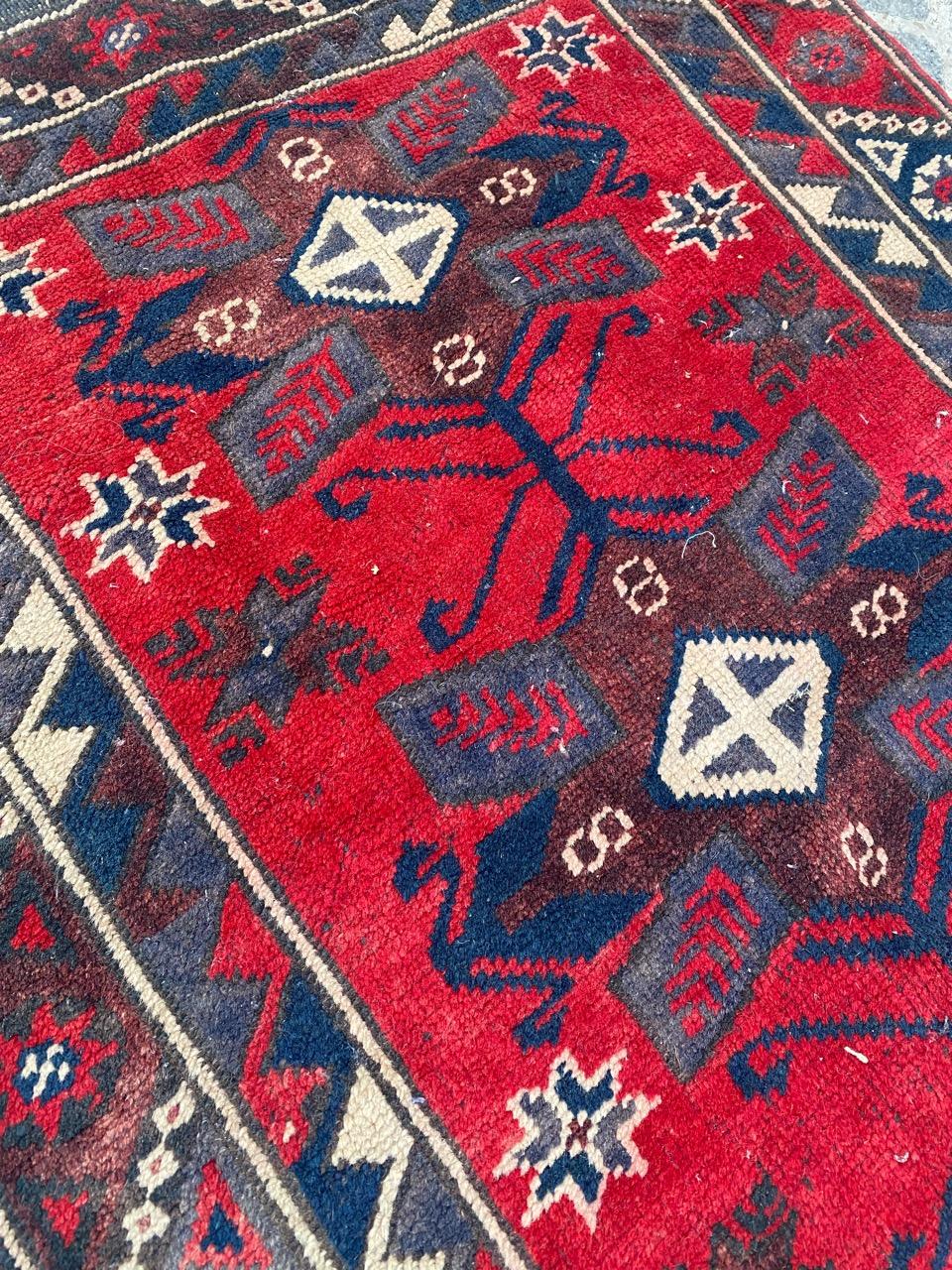 Le magnifique petit tapis turc vintage de Bobyrug en vente 4