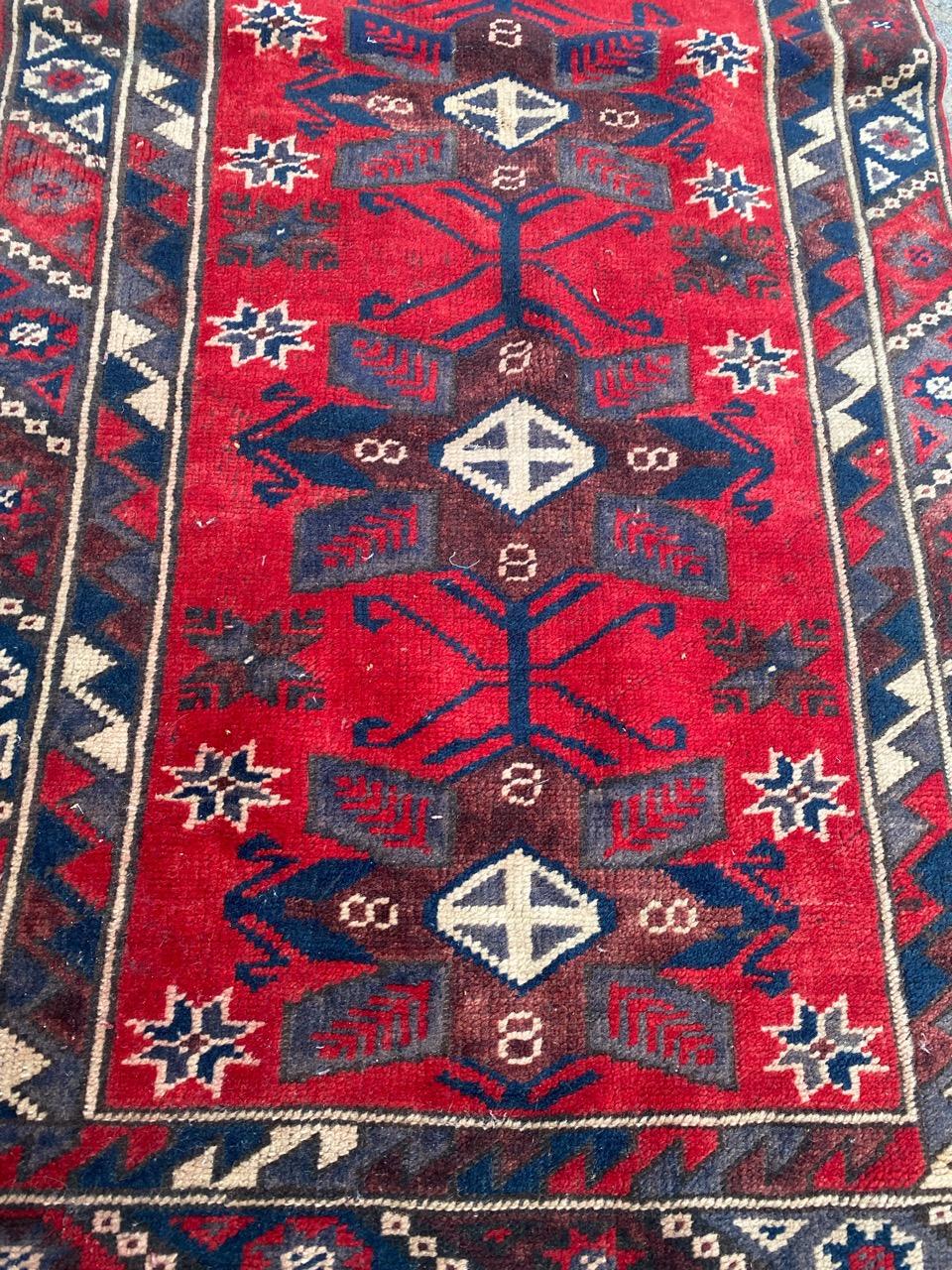 Joli petit tapis turc au design géométrique et aux jolies couleurs, entièrement noué à la main avec du velours de laine sur une base de laine.

✨✨✨
