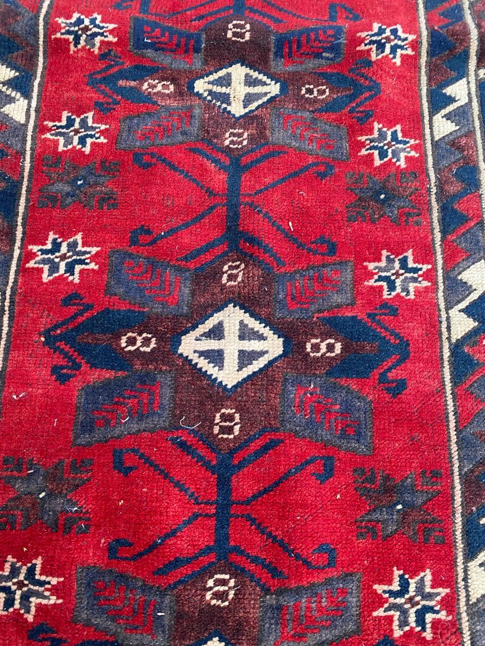 Noué à la main Le magnifique petit tapis turc vintage de Bobyrug en vente