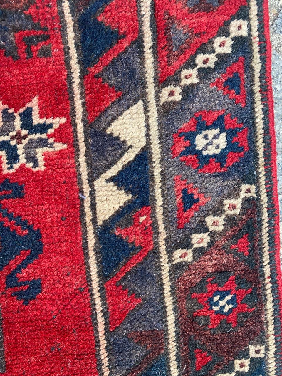 Laine Le magnifique petit tapis turc vintage de Bobyrug en vente