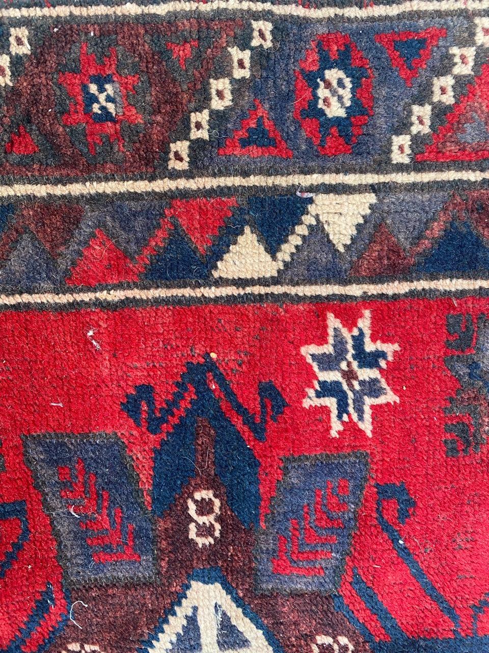 Le magnifique petit tapis turc vintage de Bobyrug en vente 1