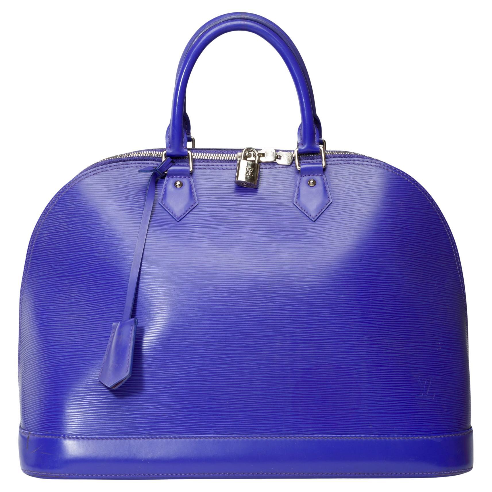 Beautiful Louis Vuitton Alma GM handbag in Fig épi leather, SHW For Sale