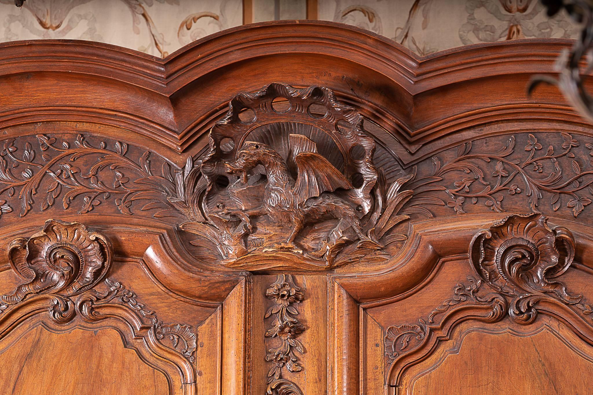 Beautiful Louis XIV Walnut Armoire In Good Condition For Sale In New Orleans, LA