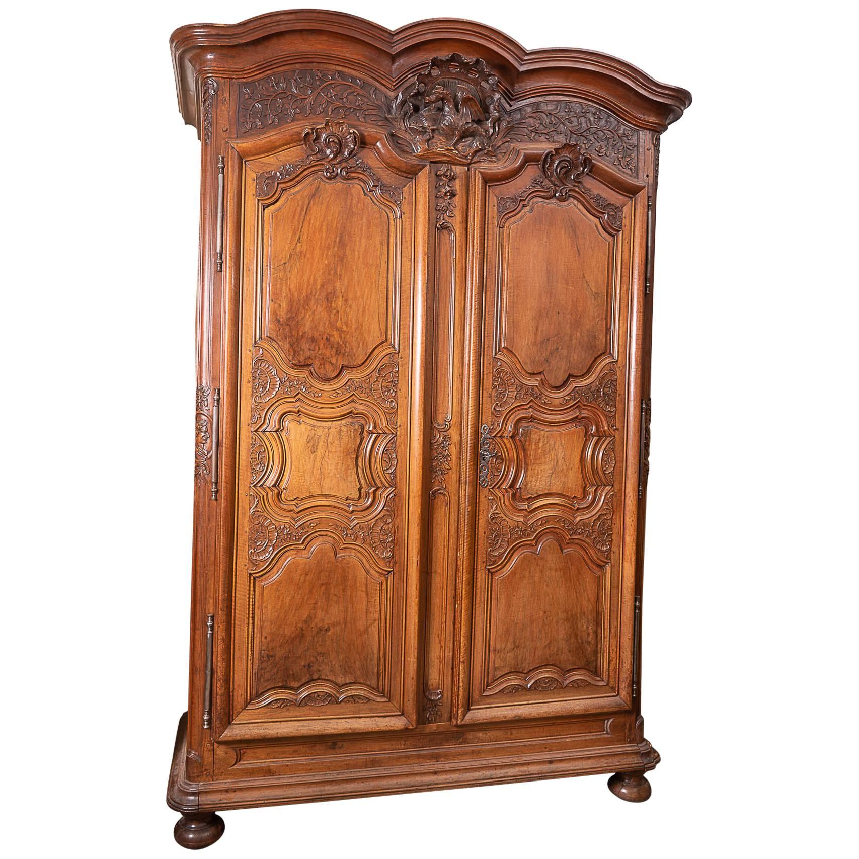 Belle armoire Louis XIV en noyer