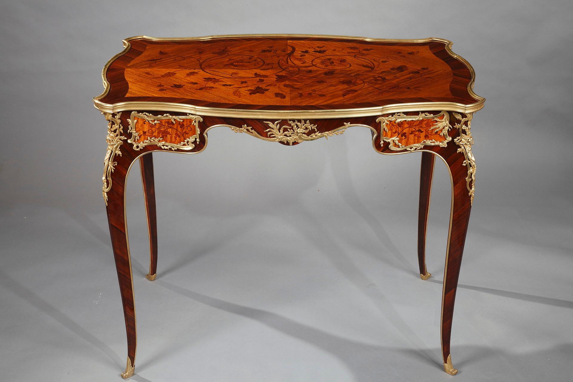 Louis XV Style Table Attributed to J.E. Zwiener, France, circa 1880 For Sale 2