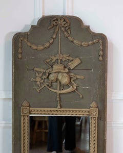 Magnifique trumeau de style Louis XVI en bois peint en gris-vert