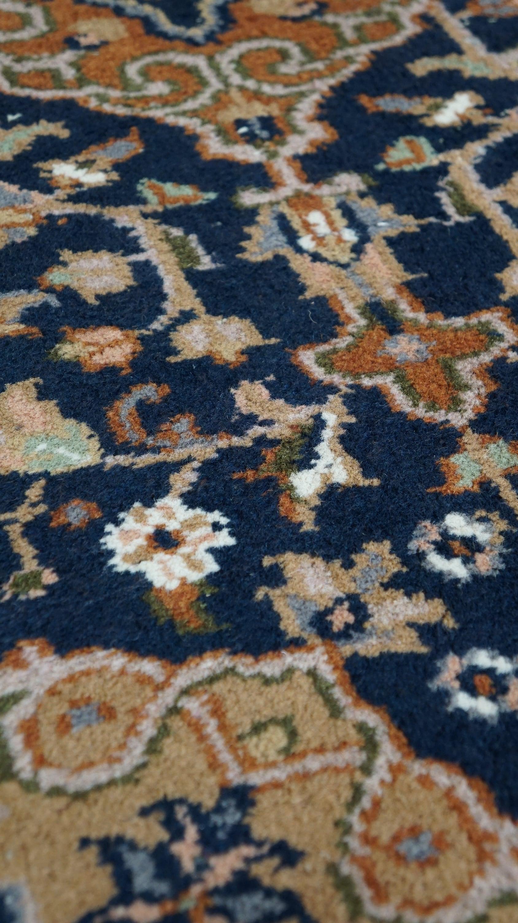 Magnifique tapis d'orient teinté principalement de brun et de bleu 136x70cm État moyen - En vente à Harderwijk, NL