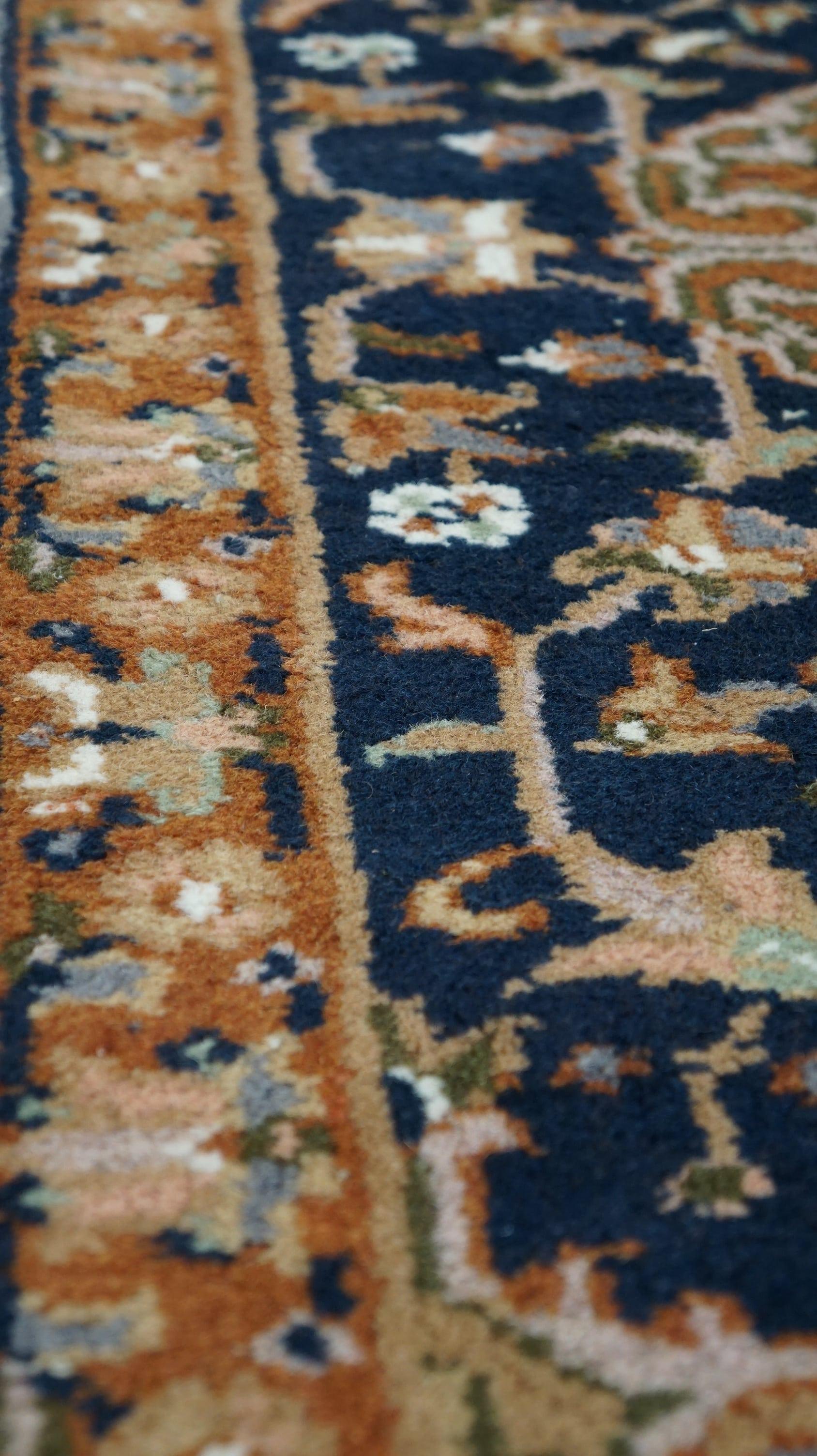 Coton Magnifique tapis d'orient teinté principalement de brun et de bleu 136x70cm en vente