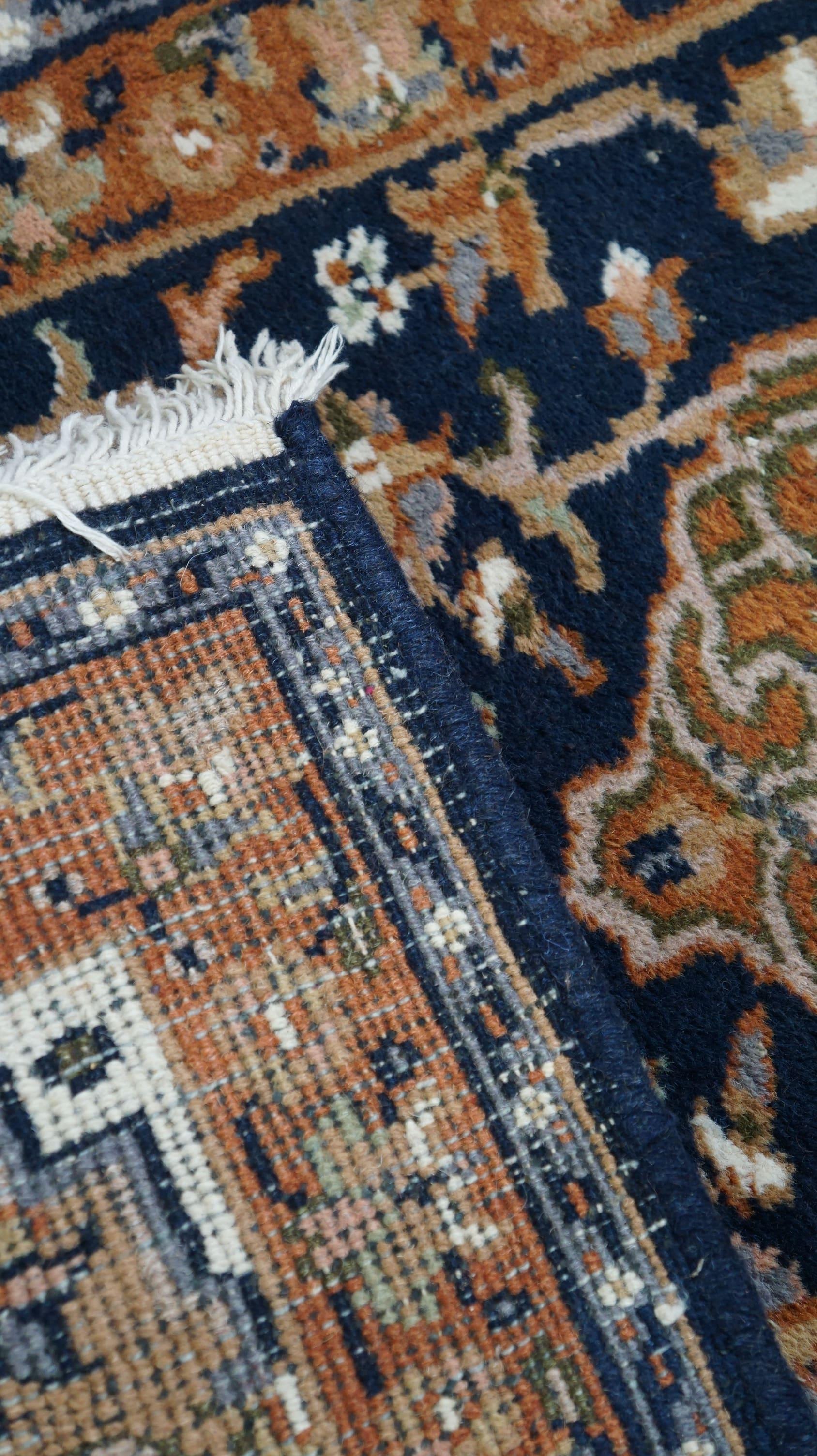 Magnifique tapis d'orient teinté principalement de brun et de bleu 136x70cm en vente 1