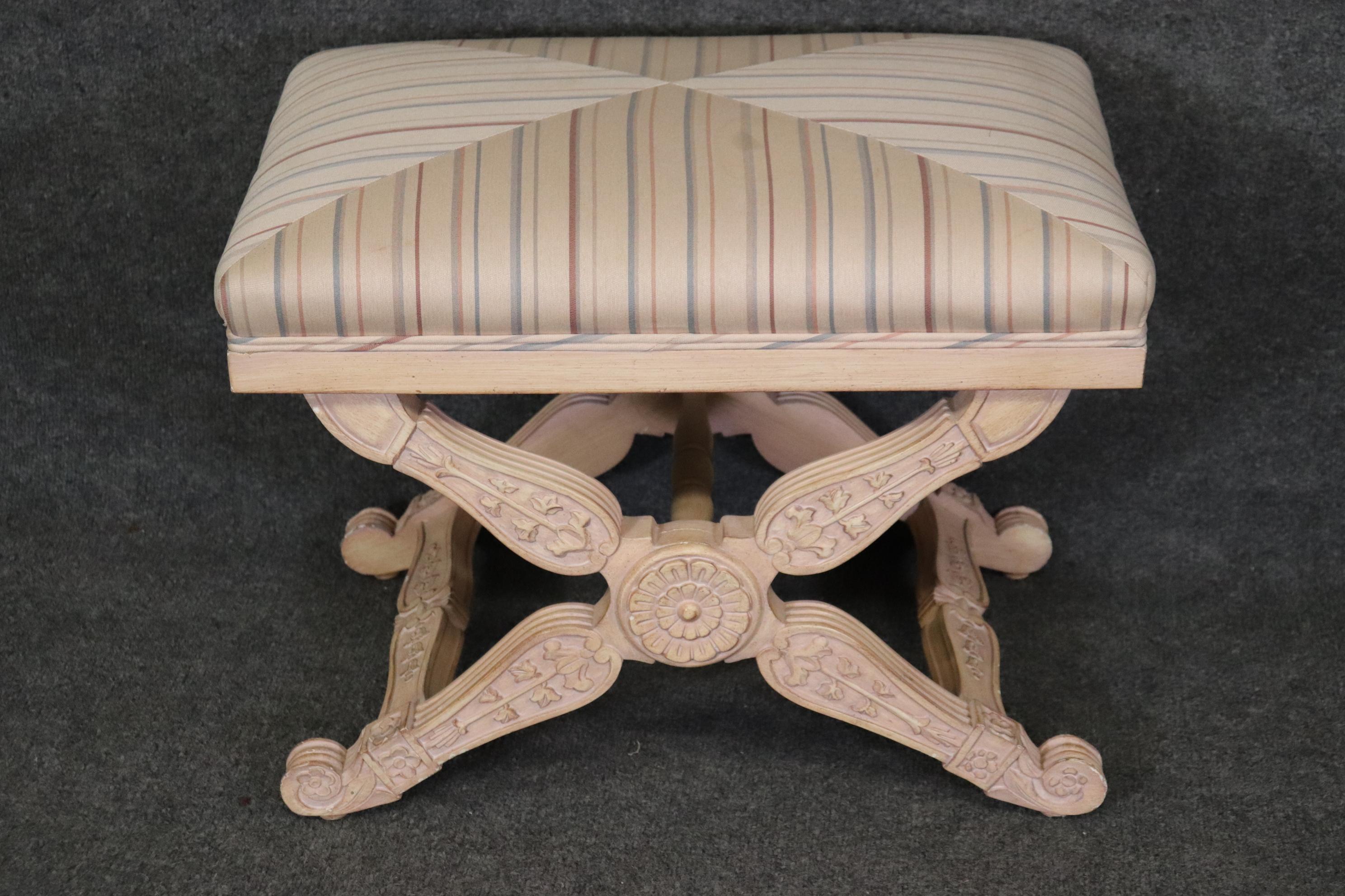 Beautiful Maison Jansen Style French Directoire Creme Painted X Bench Circa 1960 In Good Condition For Sale In Swedesboro, NJ